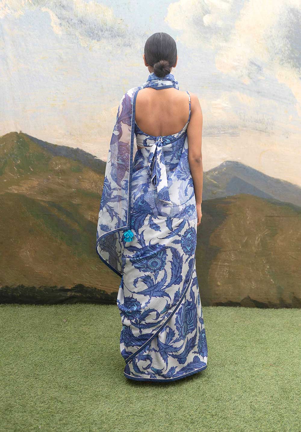 Esha Gupta In Santorini Sari