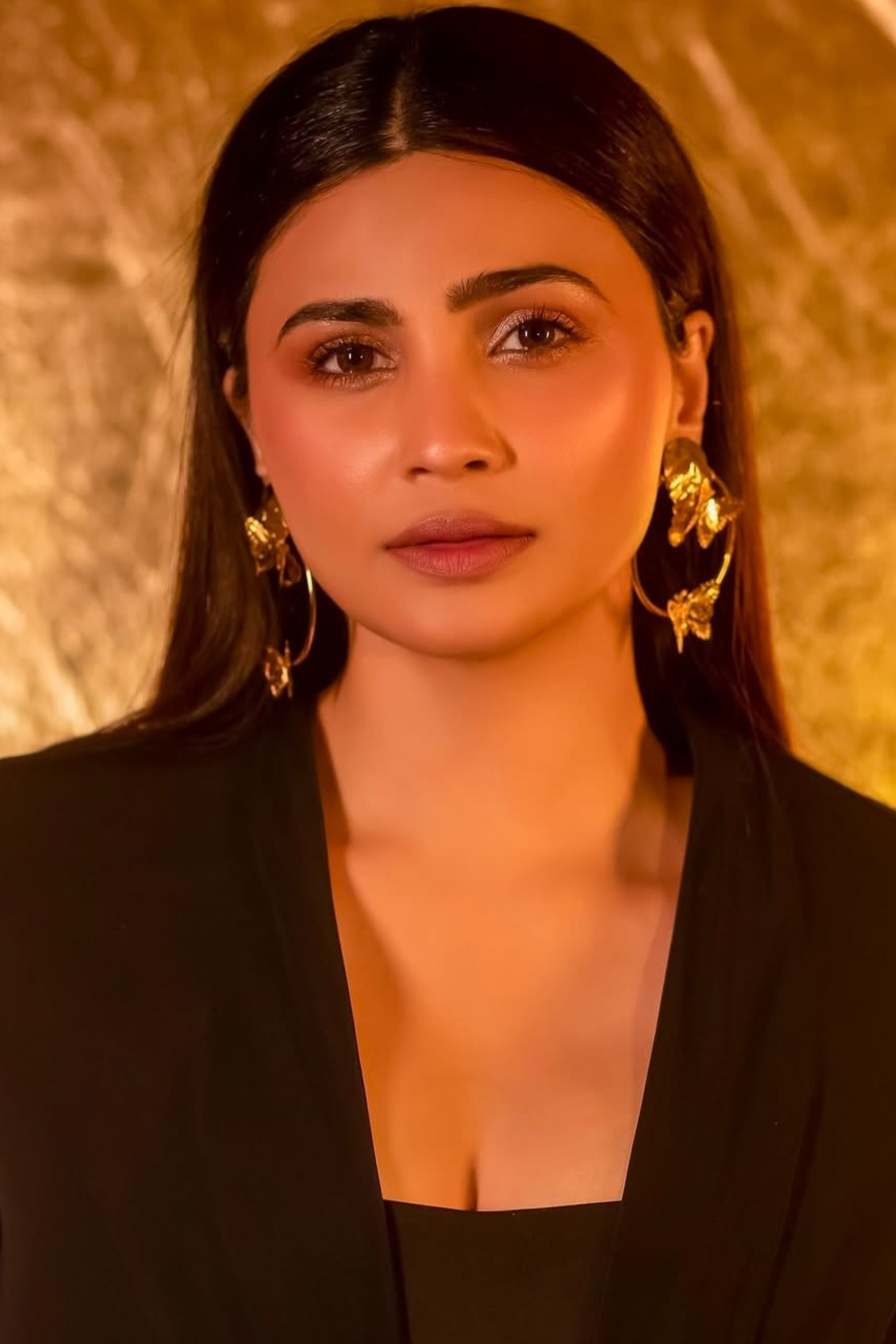 Daisy Shah In Love Me A Lil Hoops