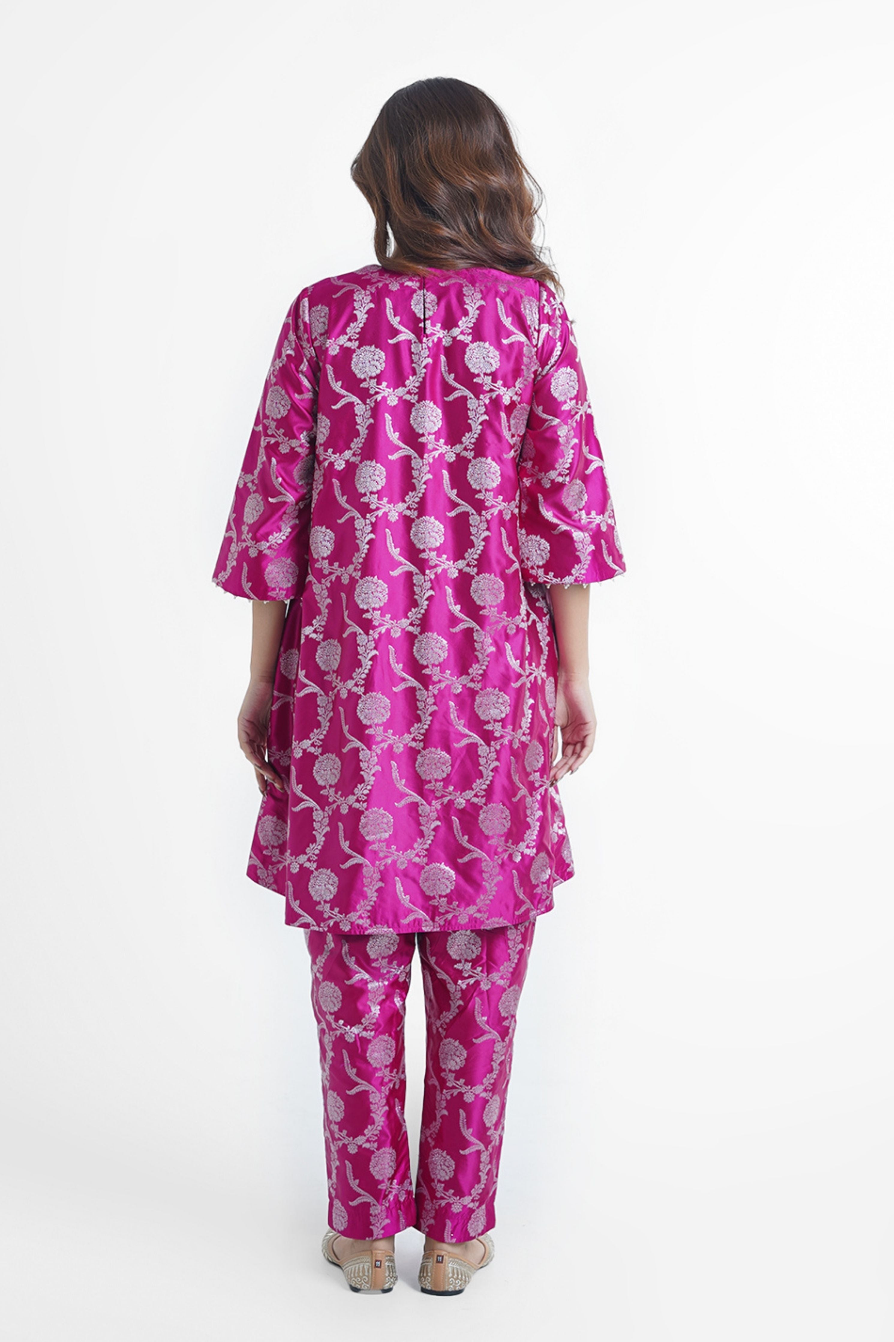 Sunheri Kurta Set In Pink