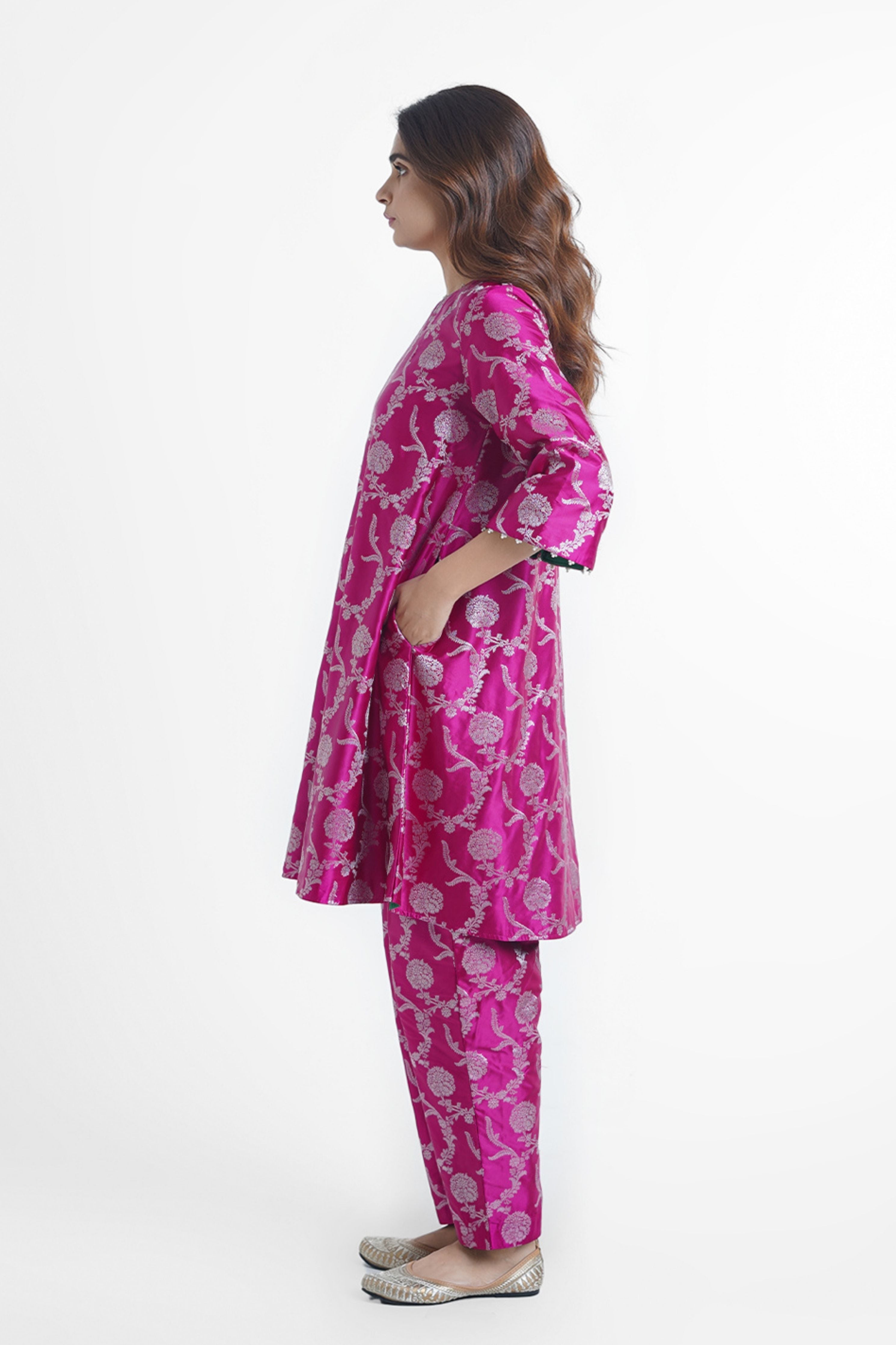 Sunheri Kurta Set In Pink