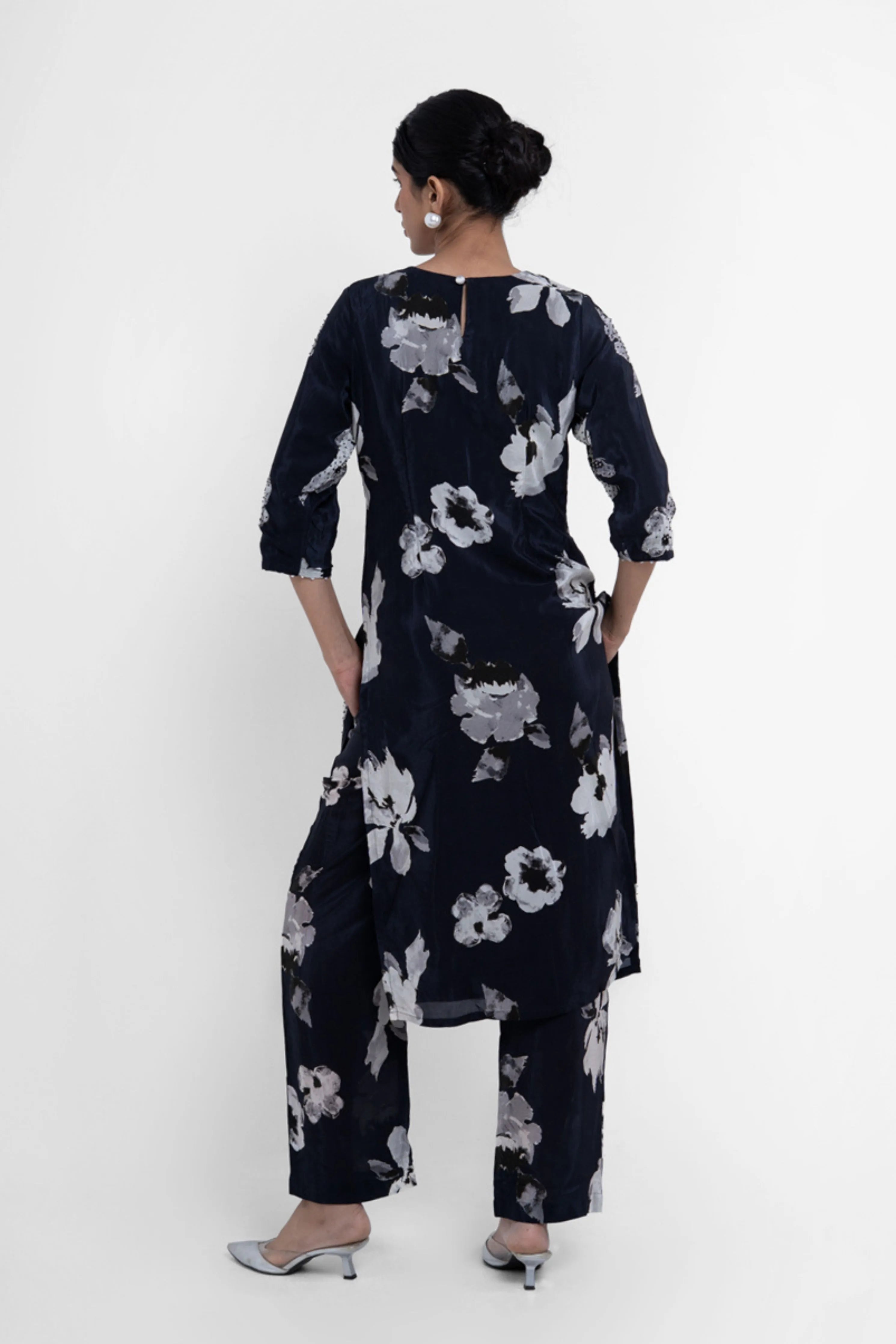 Amaria Kurta Set In Black
