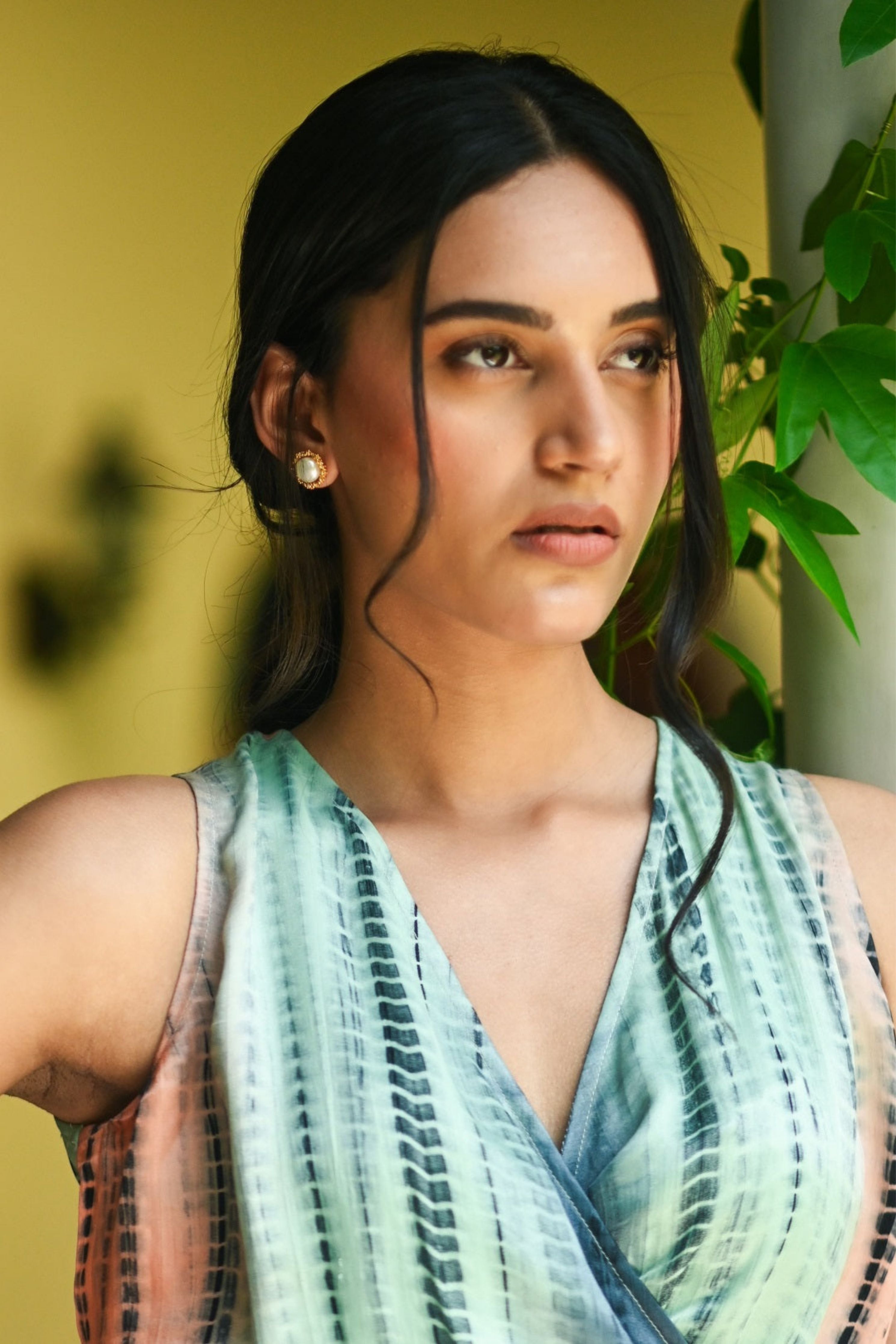 Pearl Cup Studs Gold