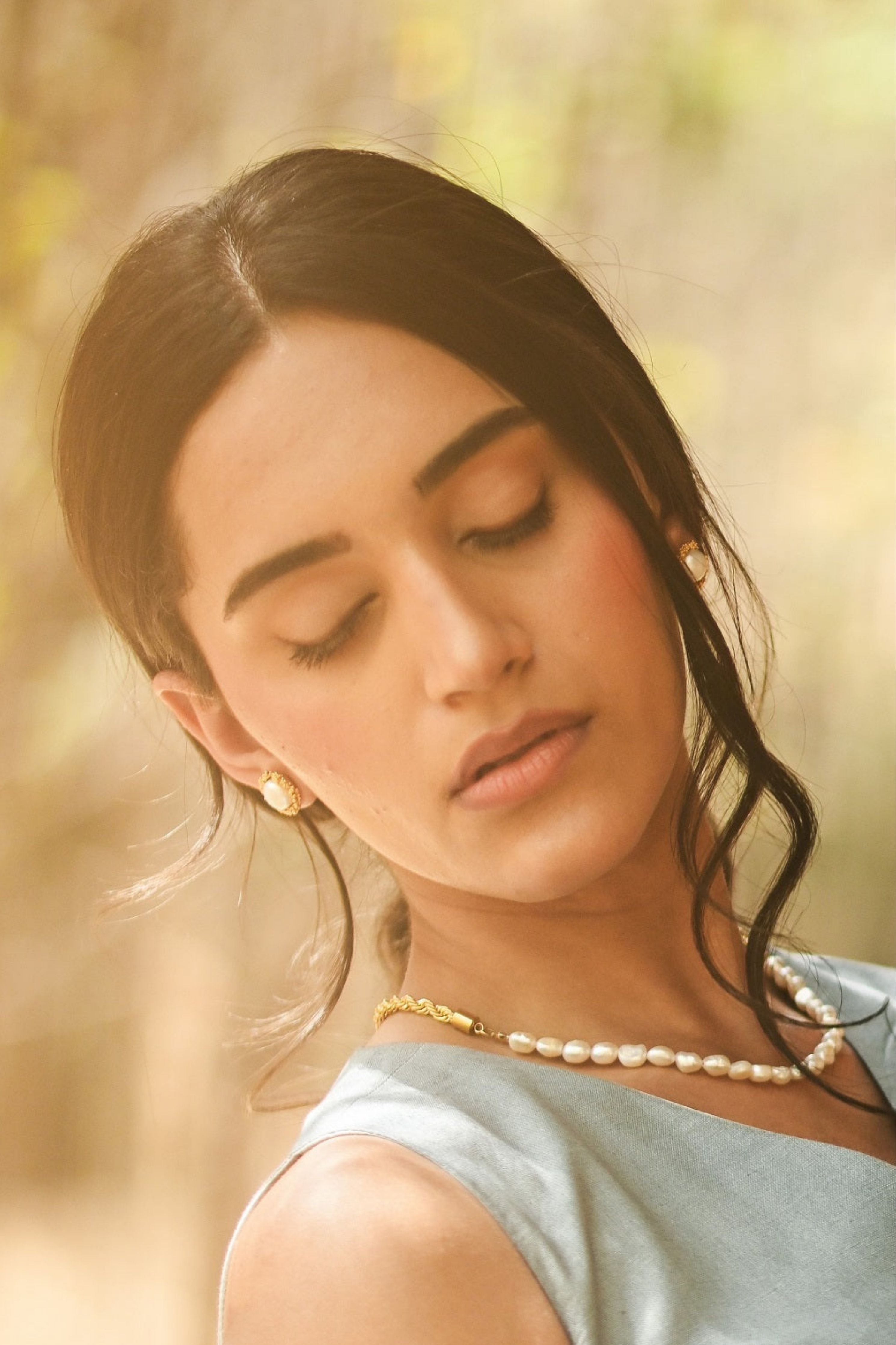 Pearl Cup Studs Gold