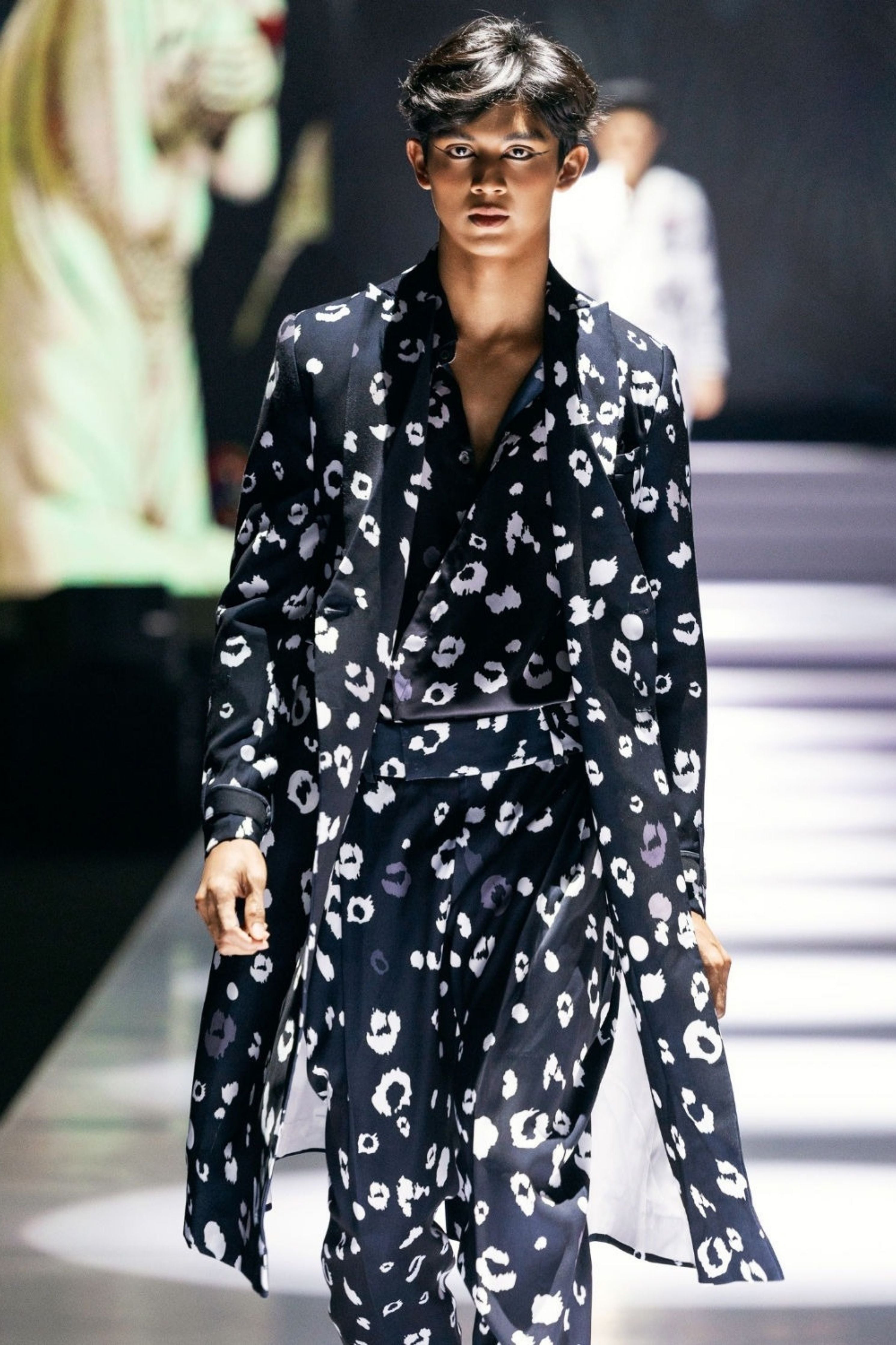 Jubatus Cheetah Printed Trenchcoat Set