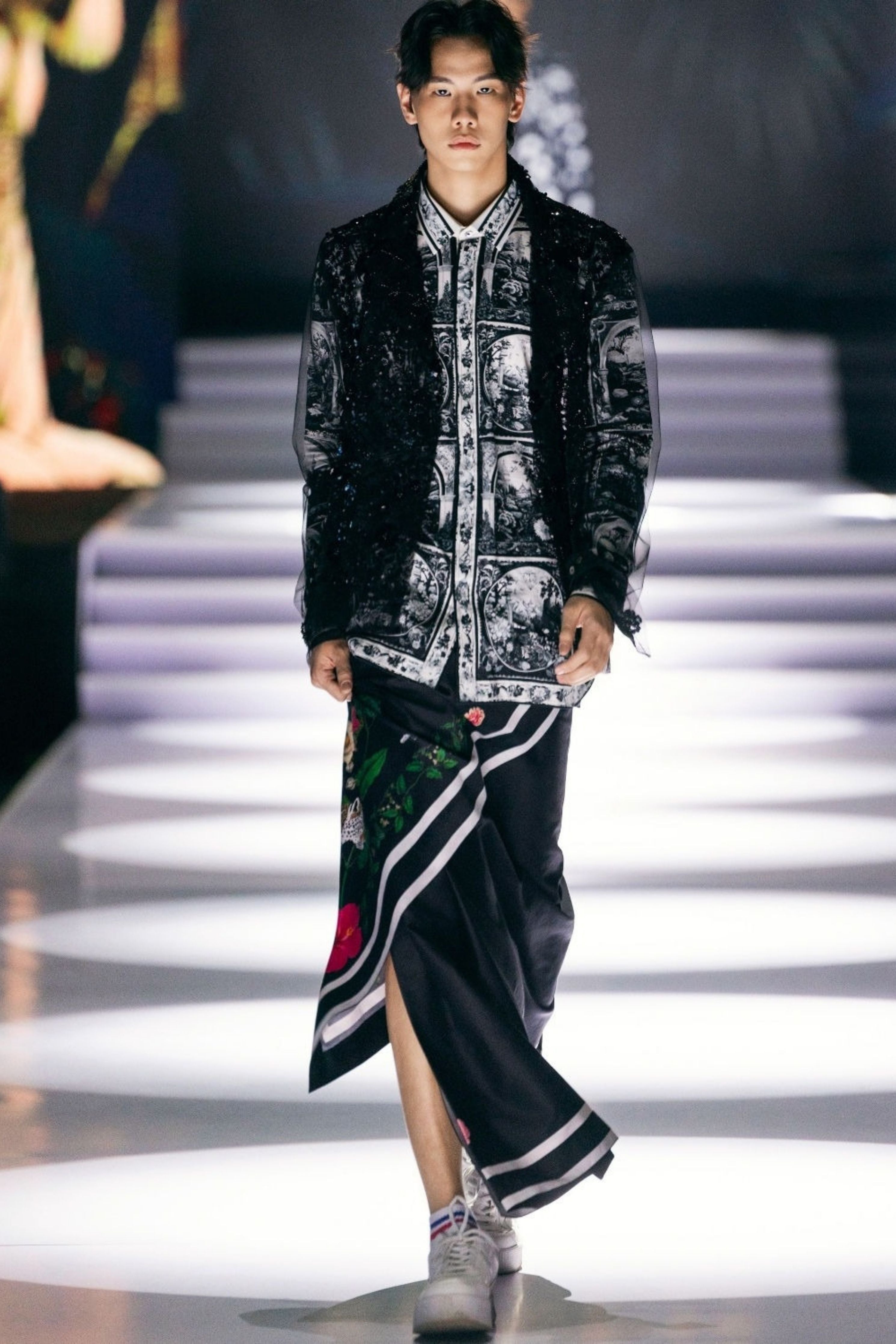 Natori Black Pre-Pleated Sarong Dhoti