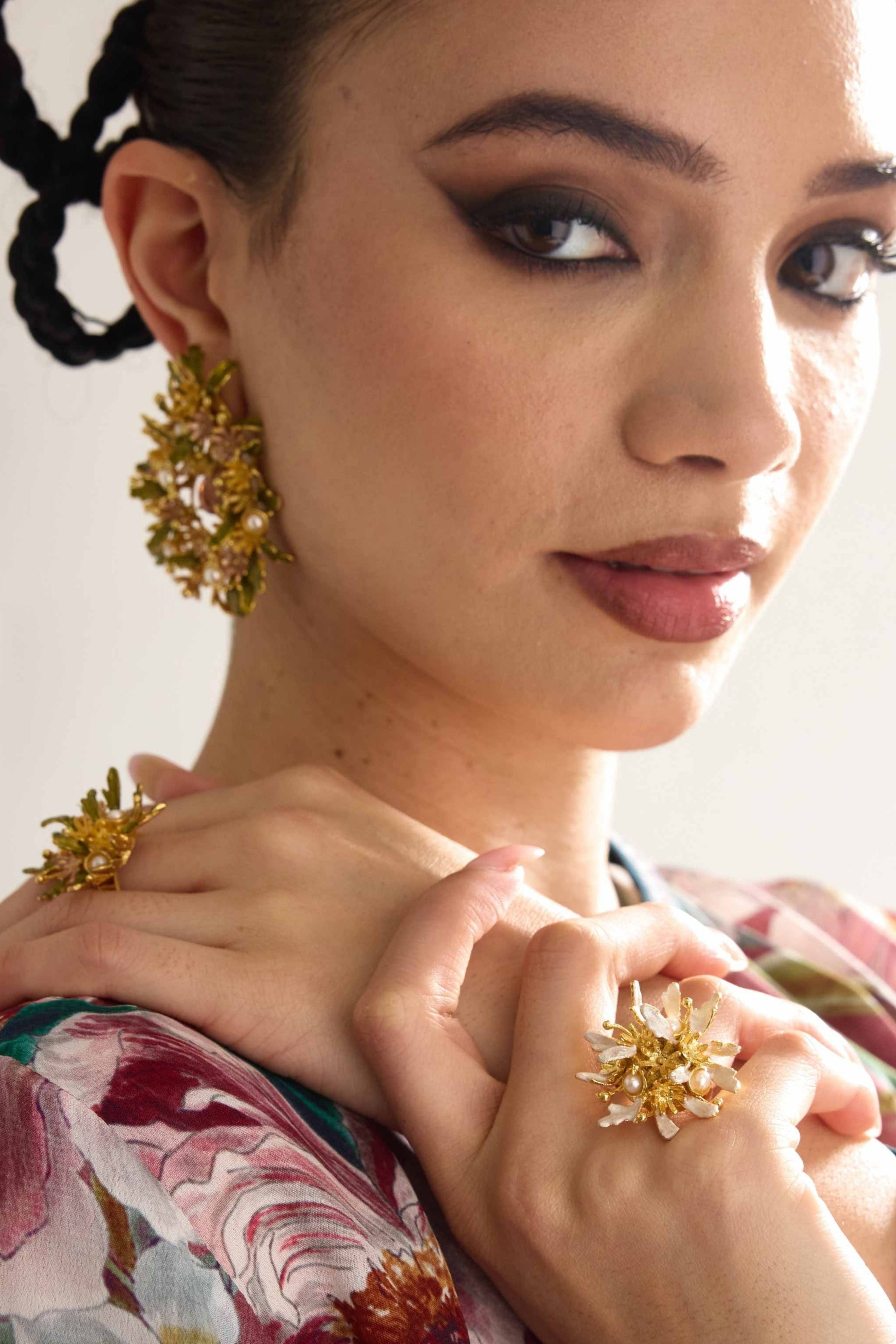 Flowerburst Ring Snowy White