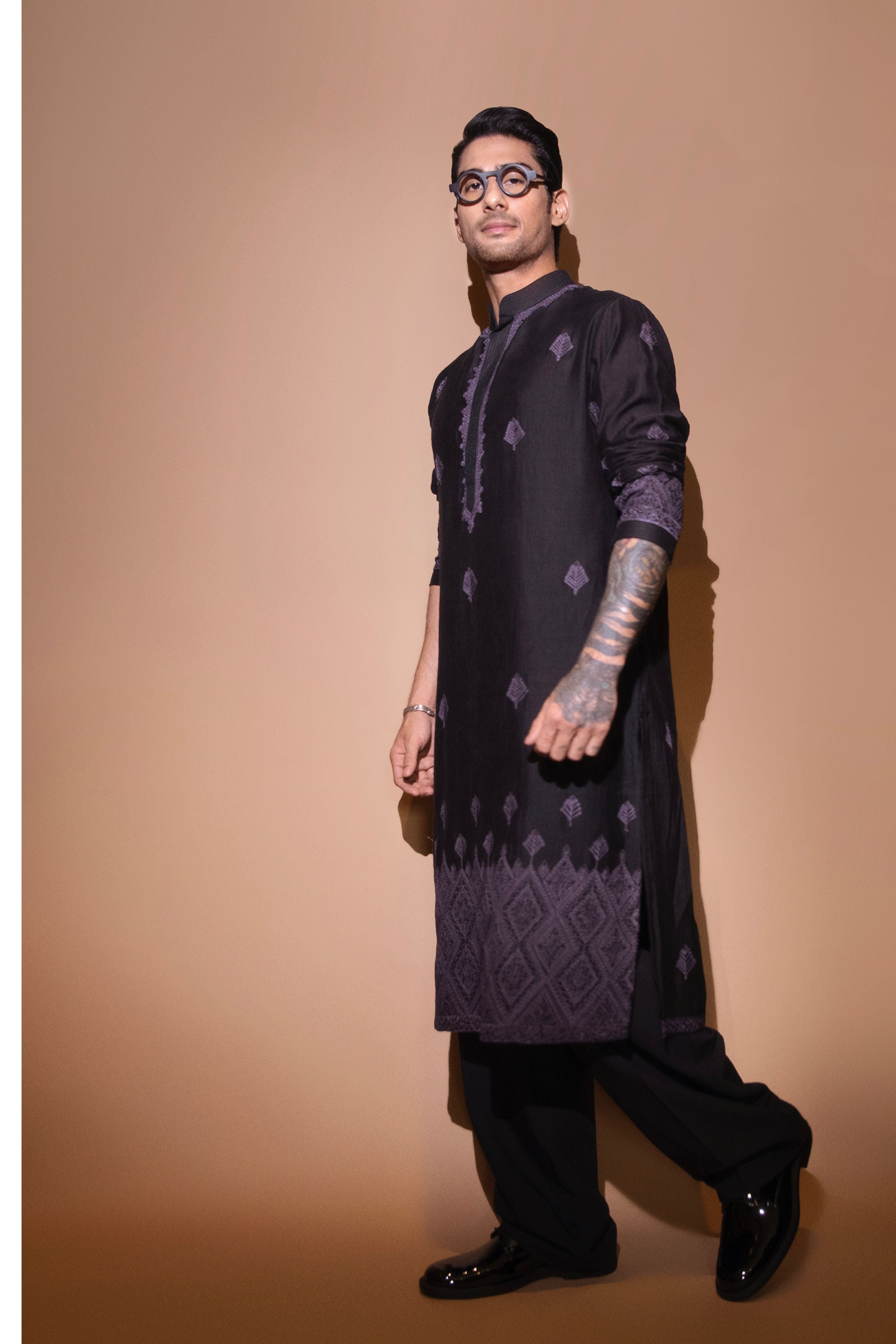 Prateik In Black Aztec Kurta Set