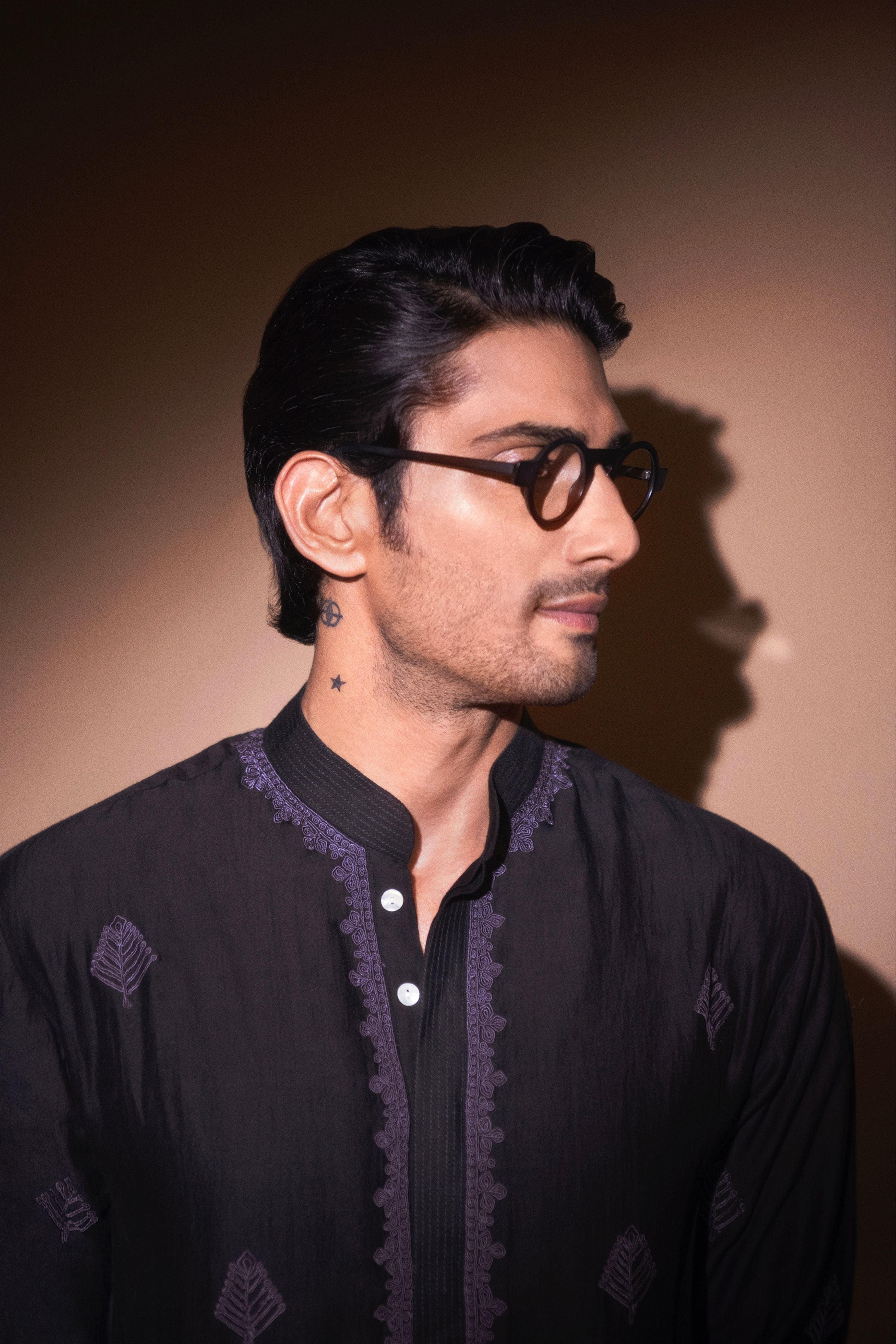 Prateik In Black Aztec Kurta Set