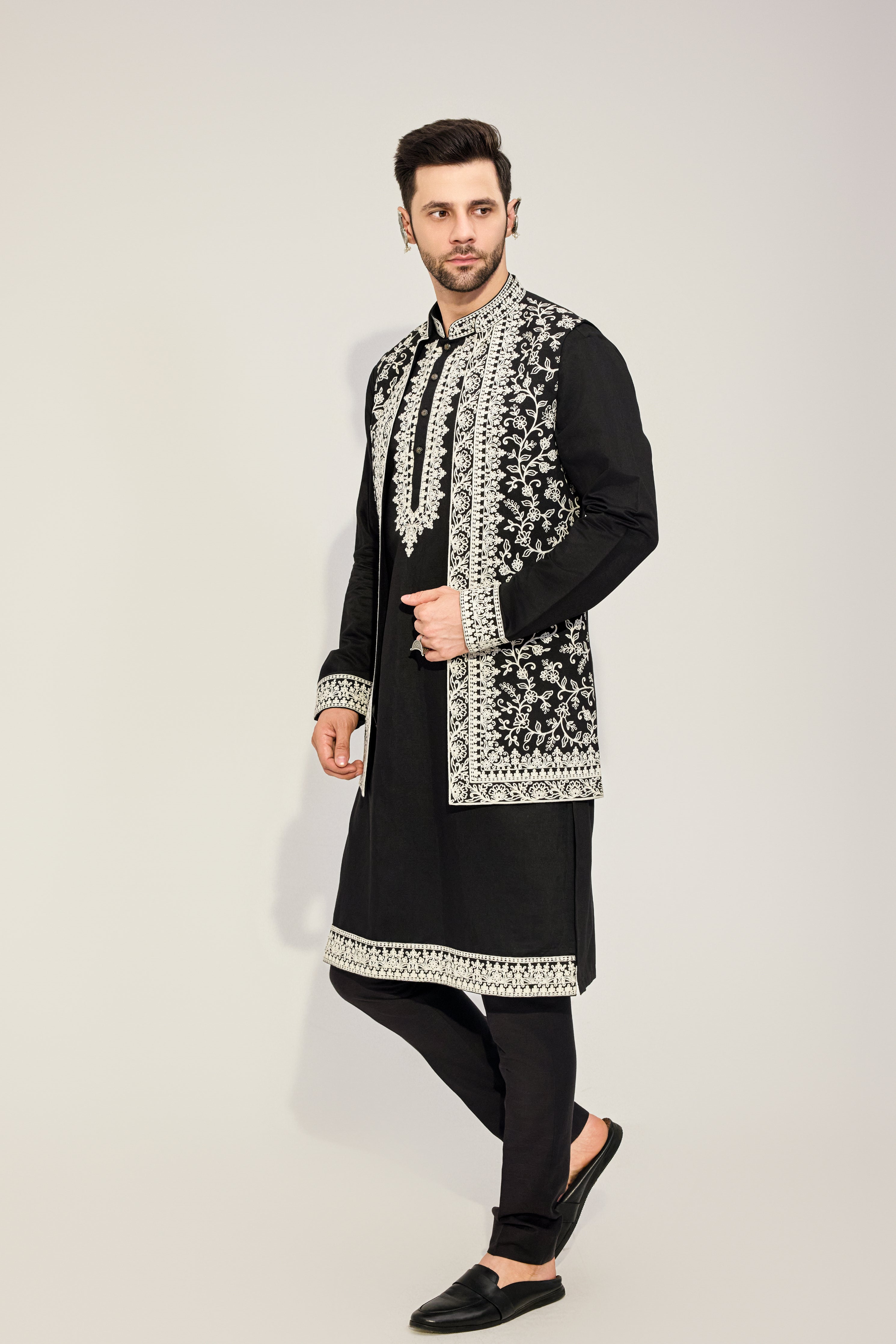 Gullista Embroidery Black Bundi Set