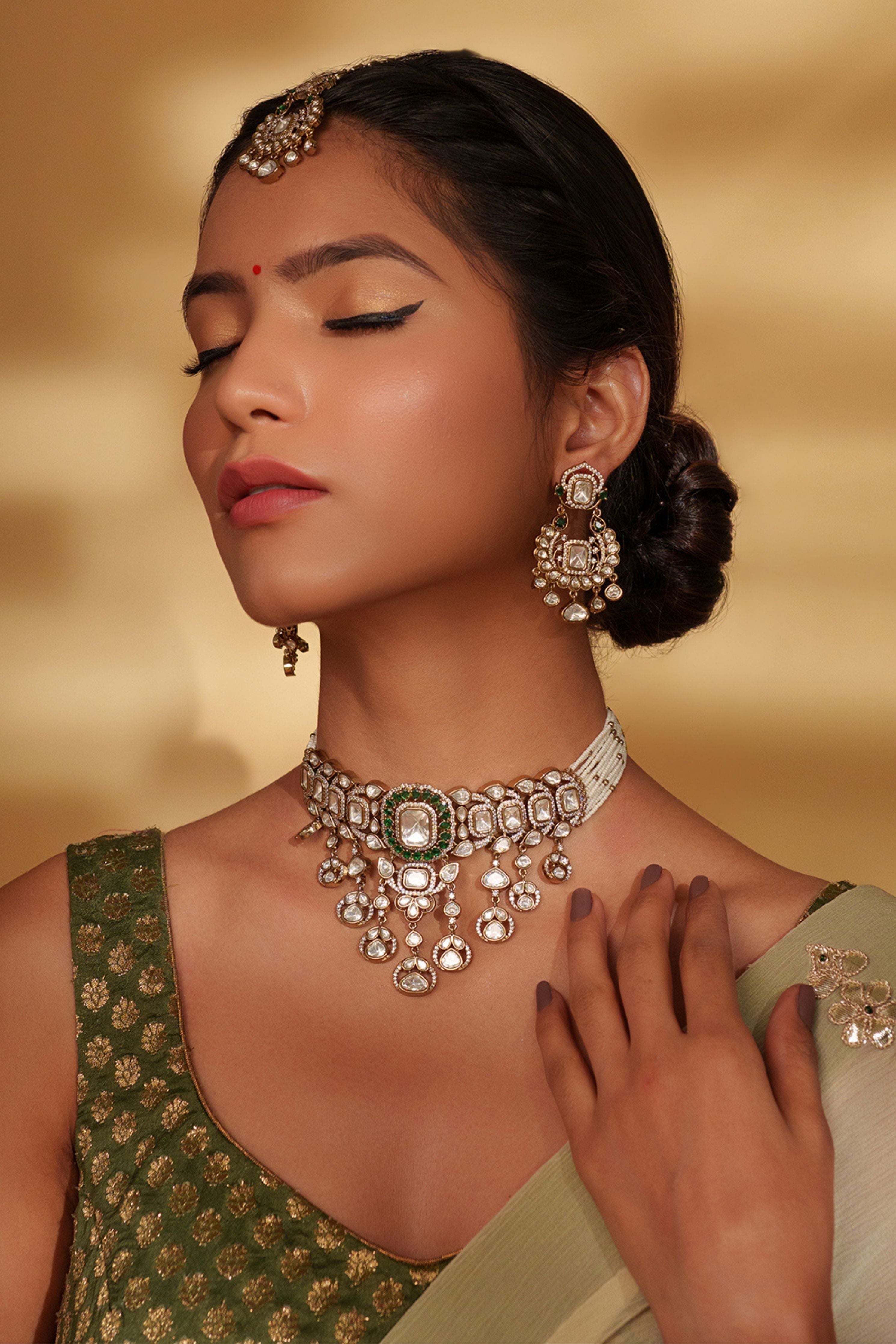 Contemporary Bold And Dramatic Two Tone Finish Polki Choker Set