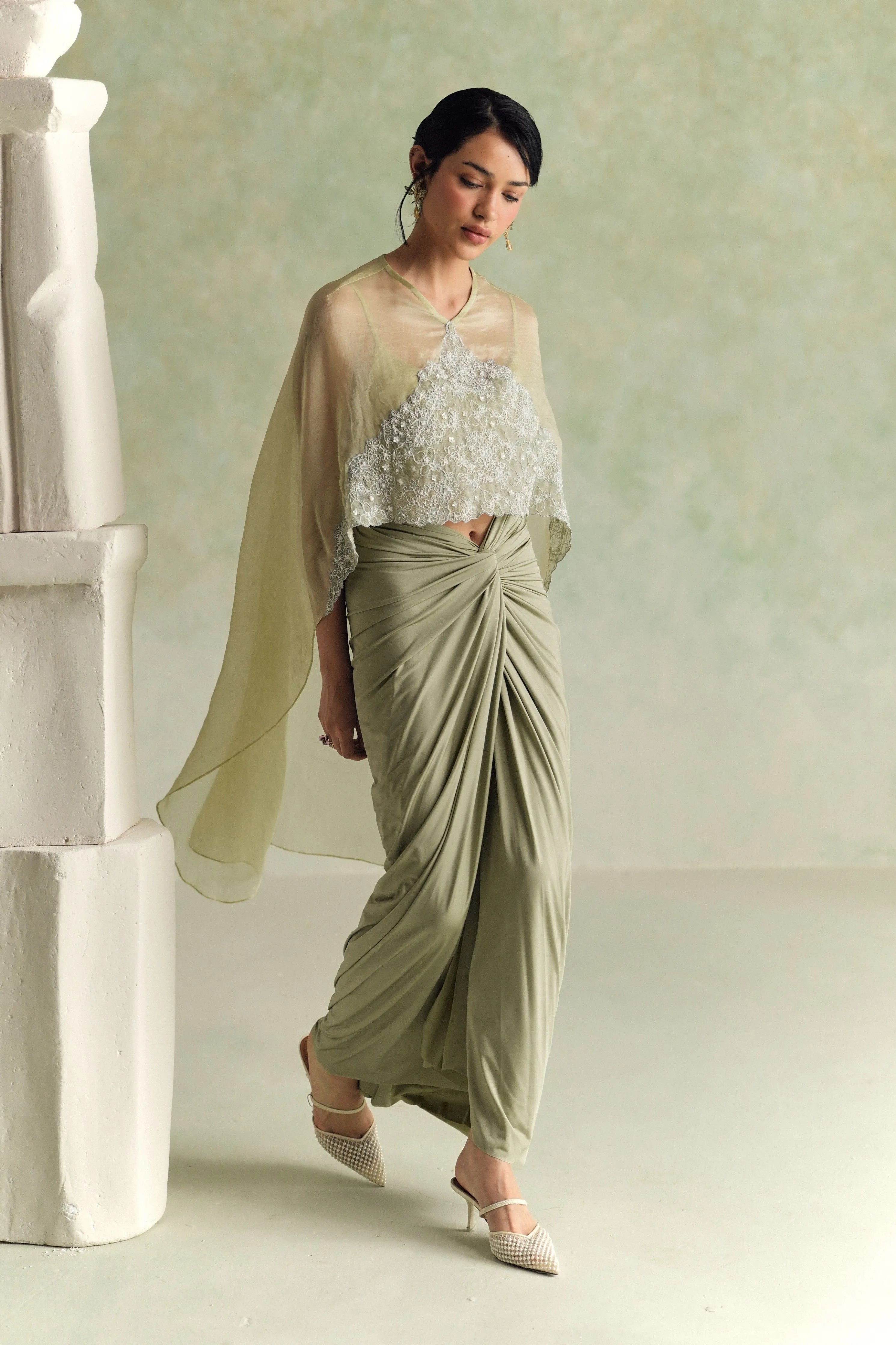 Magnolia Cape Set