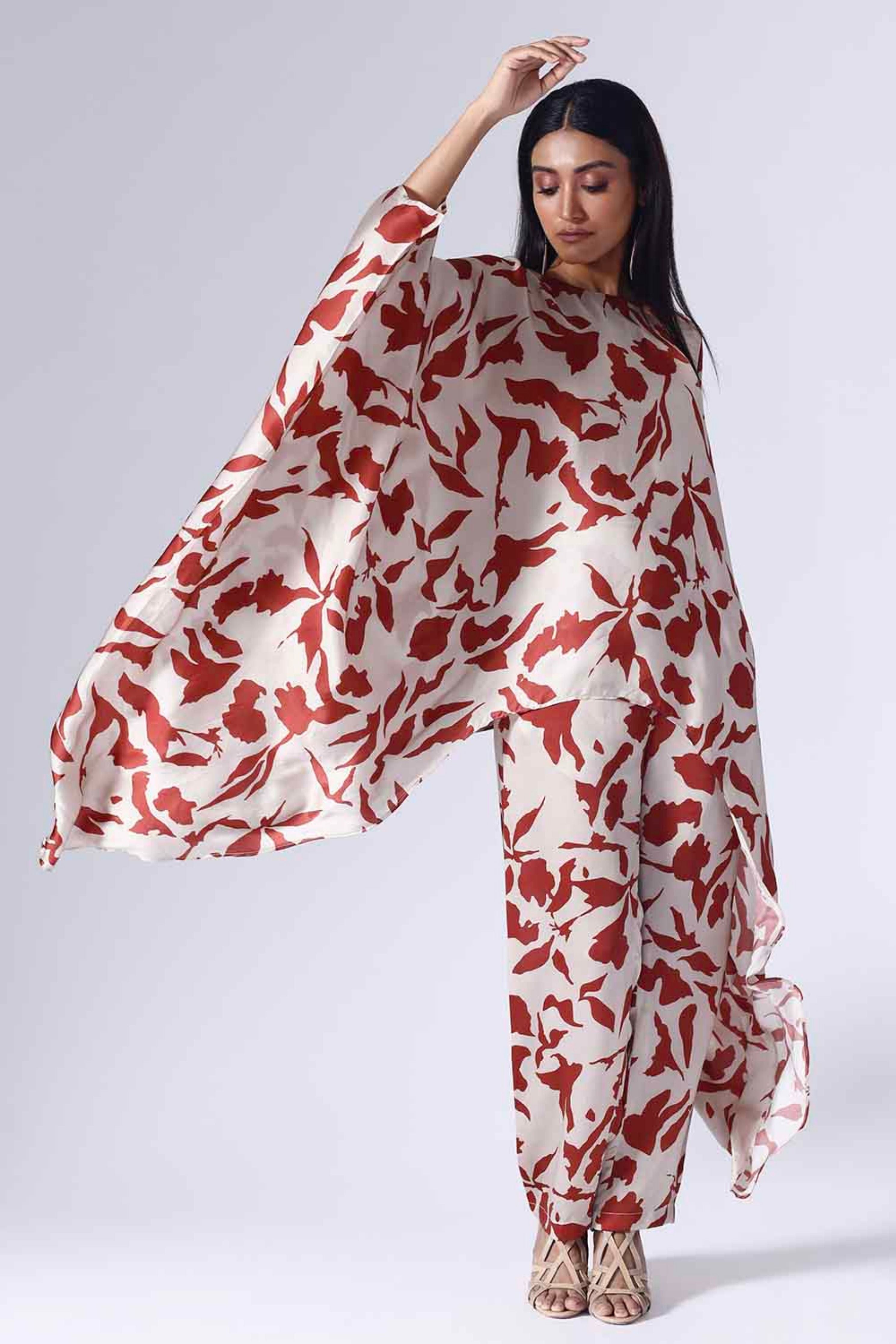 Foliage Taupe Poncho Set