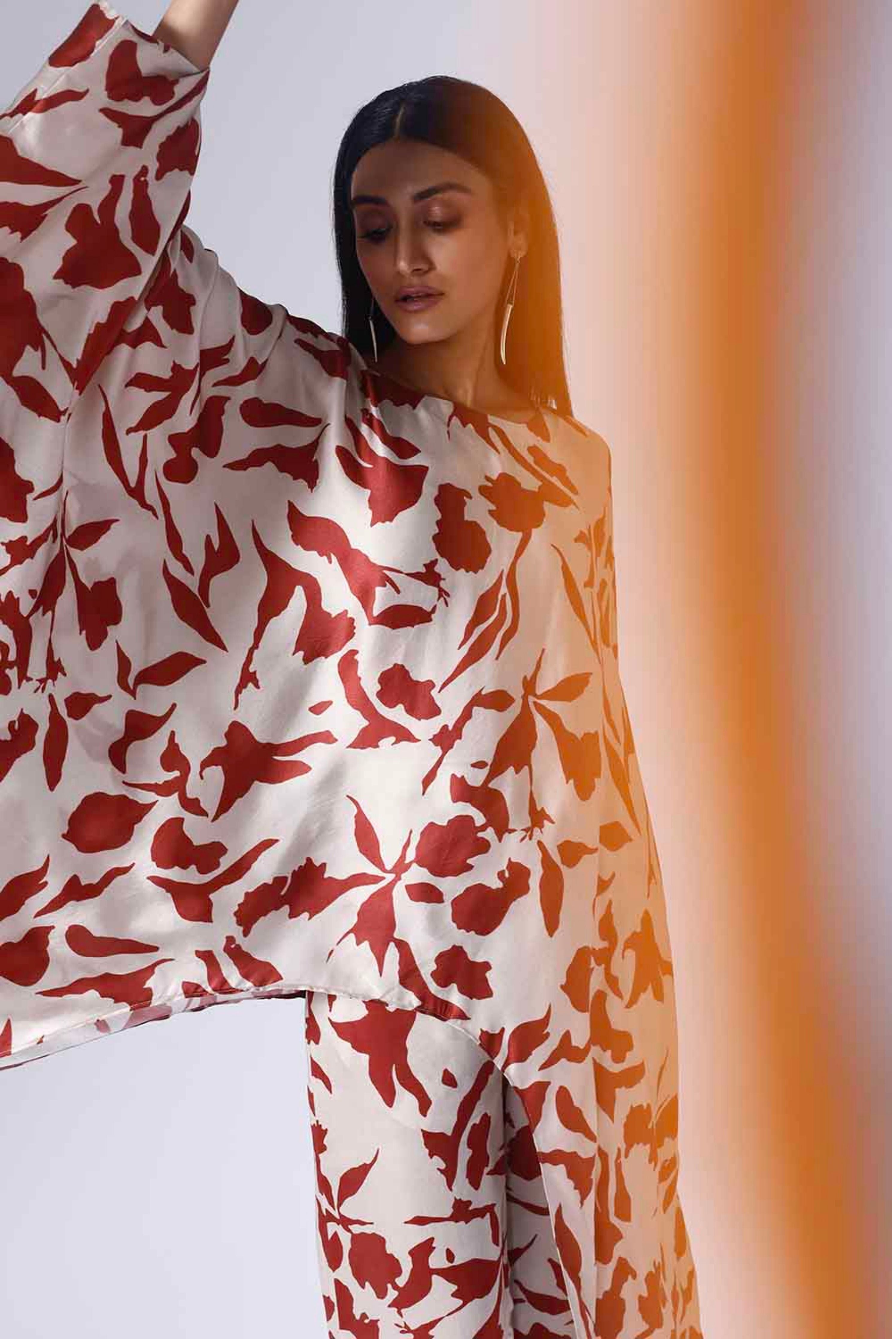 Foliage Taupe Poncho Set