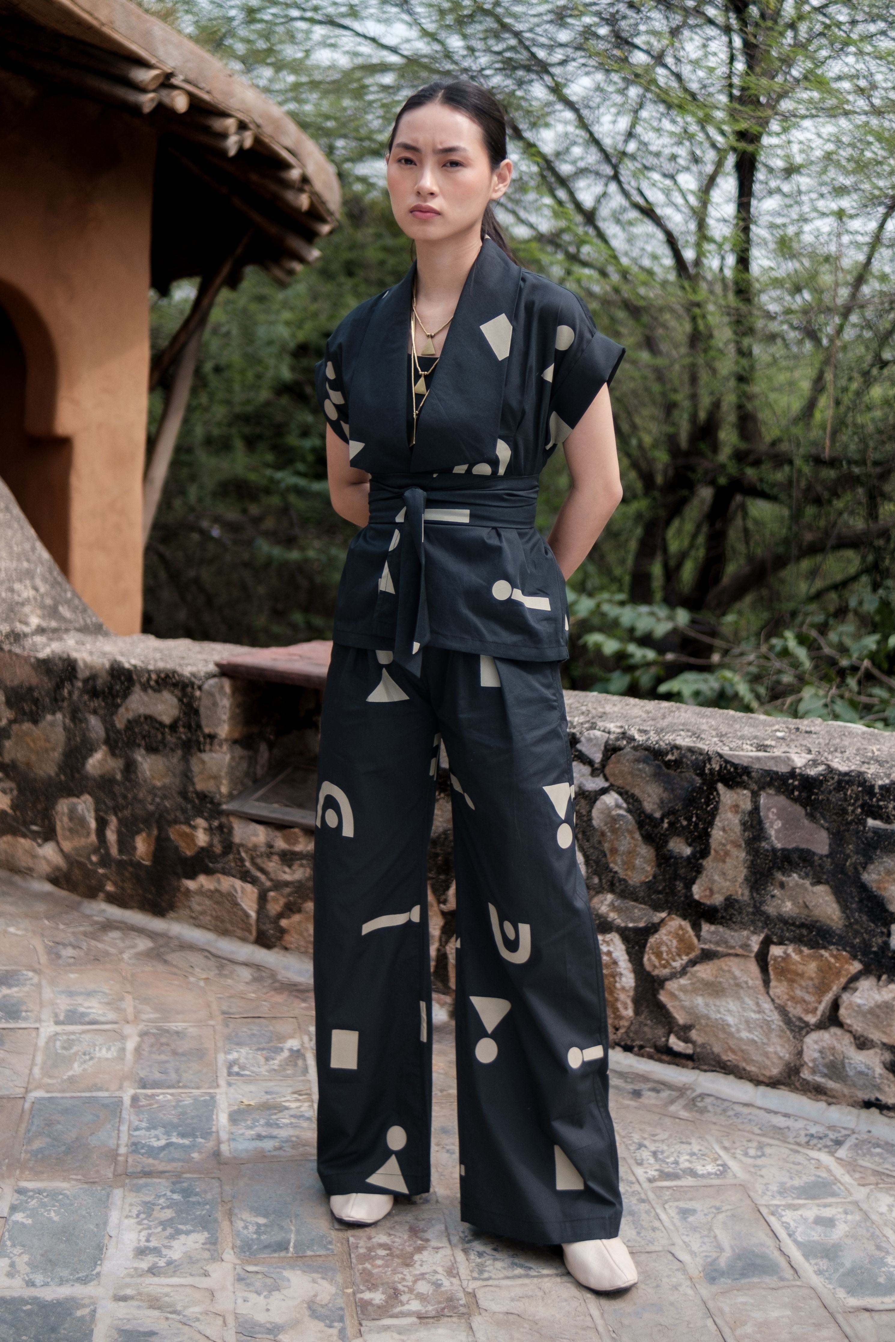 Black Trigular Print Berlin Shawl collar Top