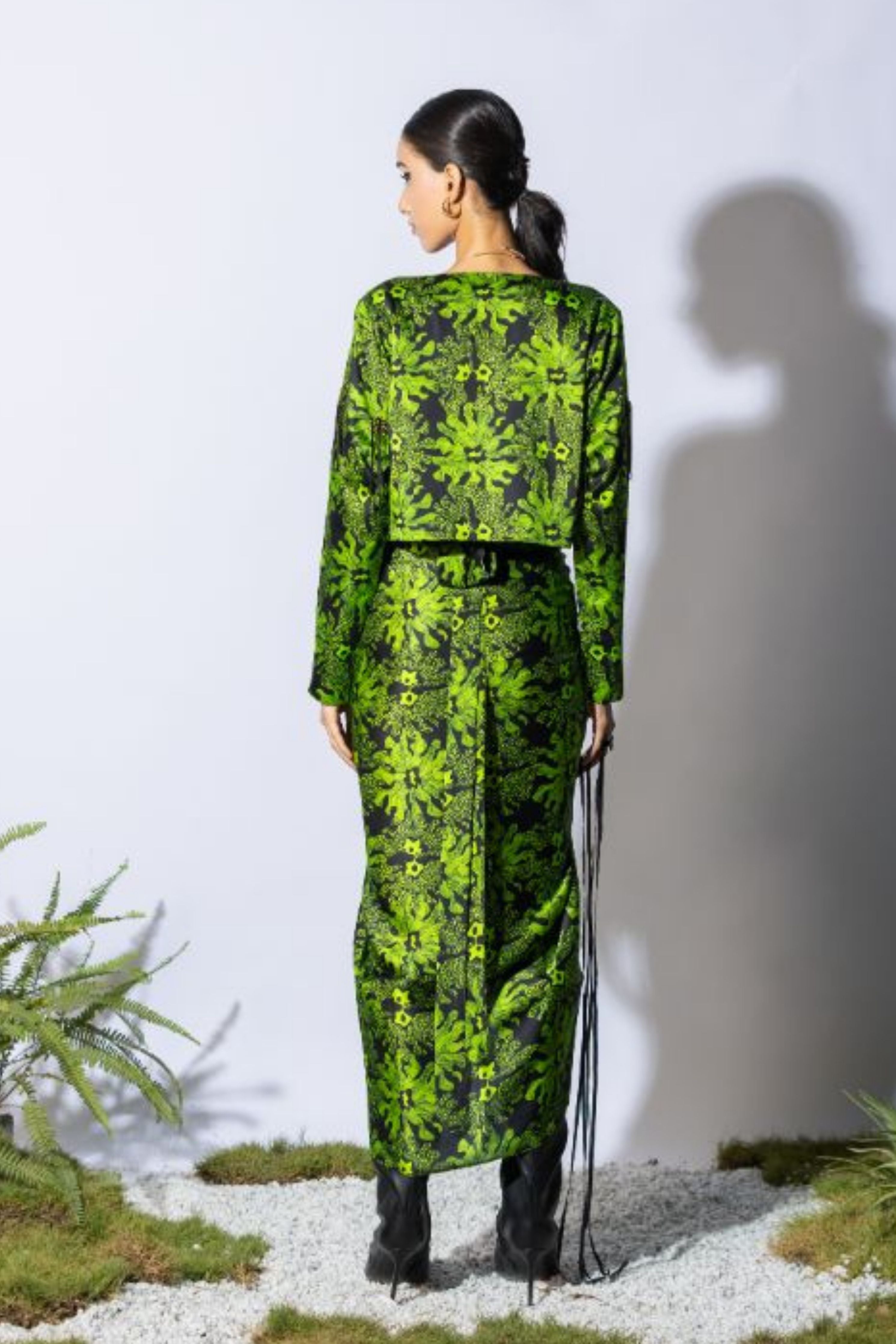 Kelp Emrboidered Tassel Short Jacket