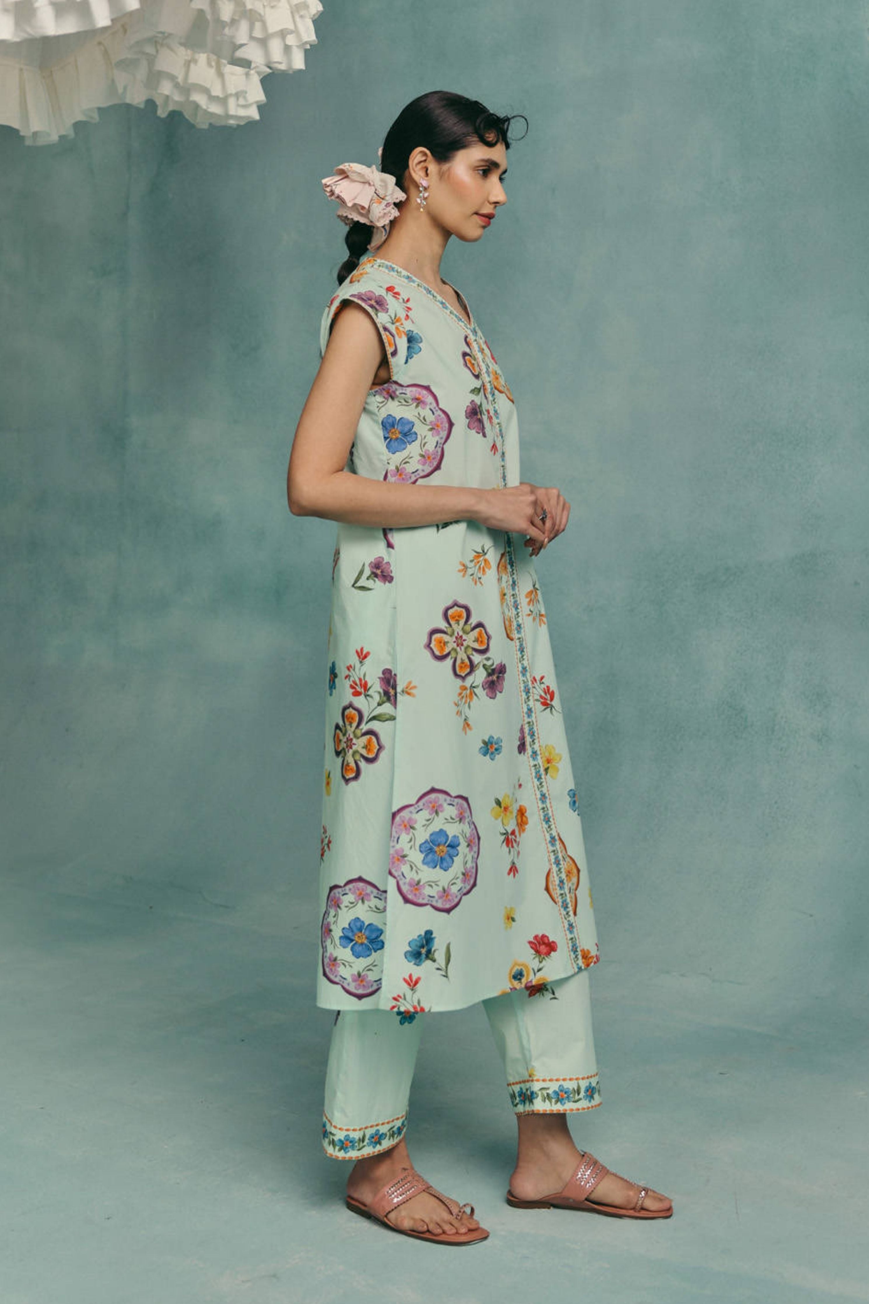 Daisy Sleeveless Kurta Set Blue