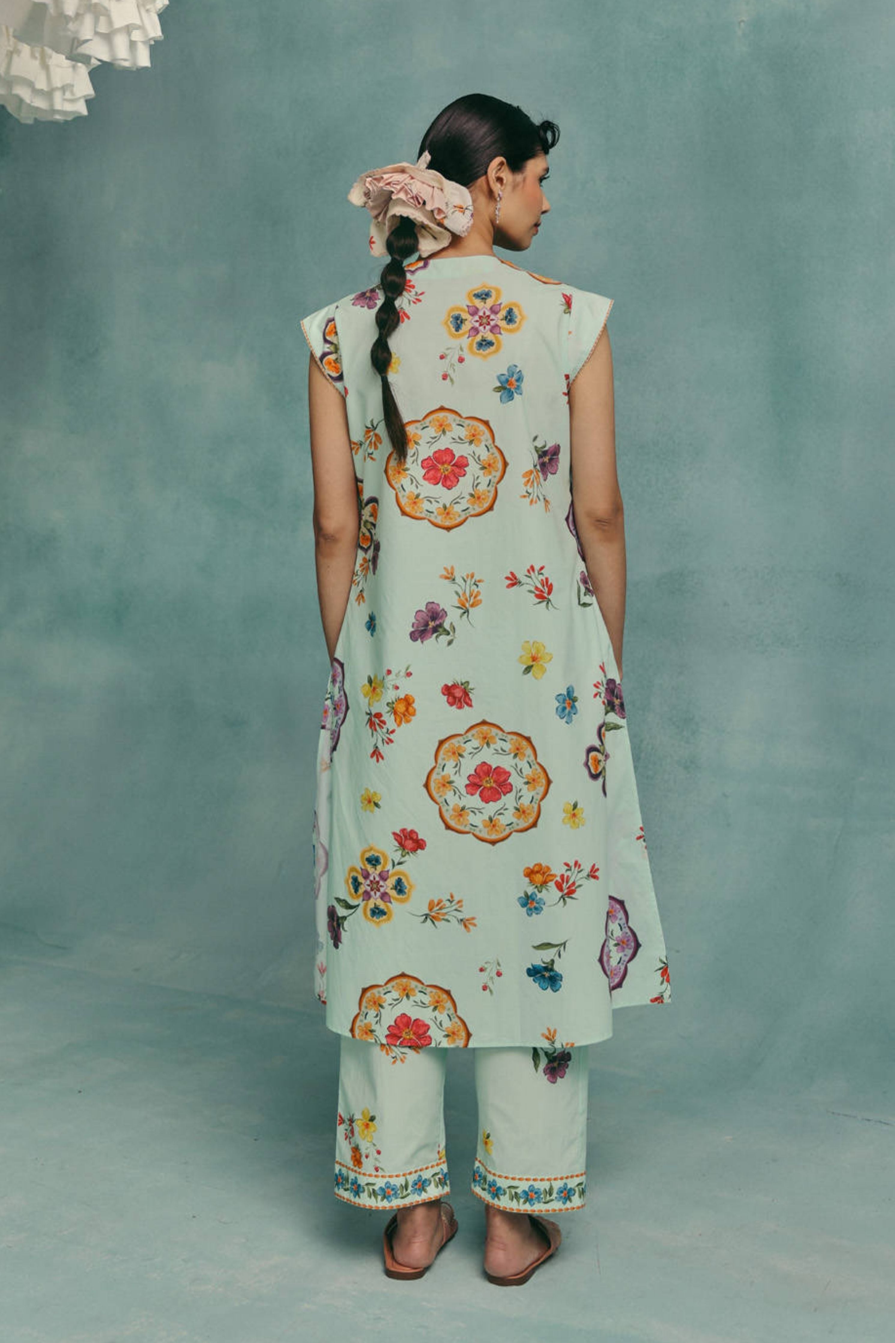 Daisy Sleeveless Kurta Set Blue