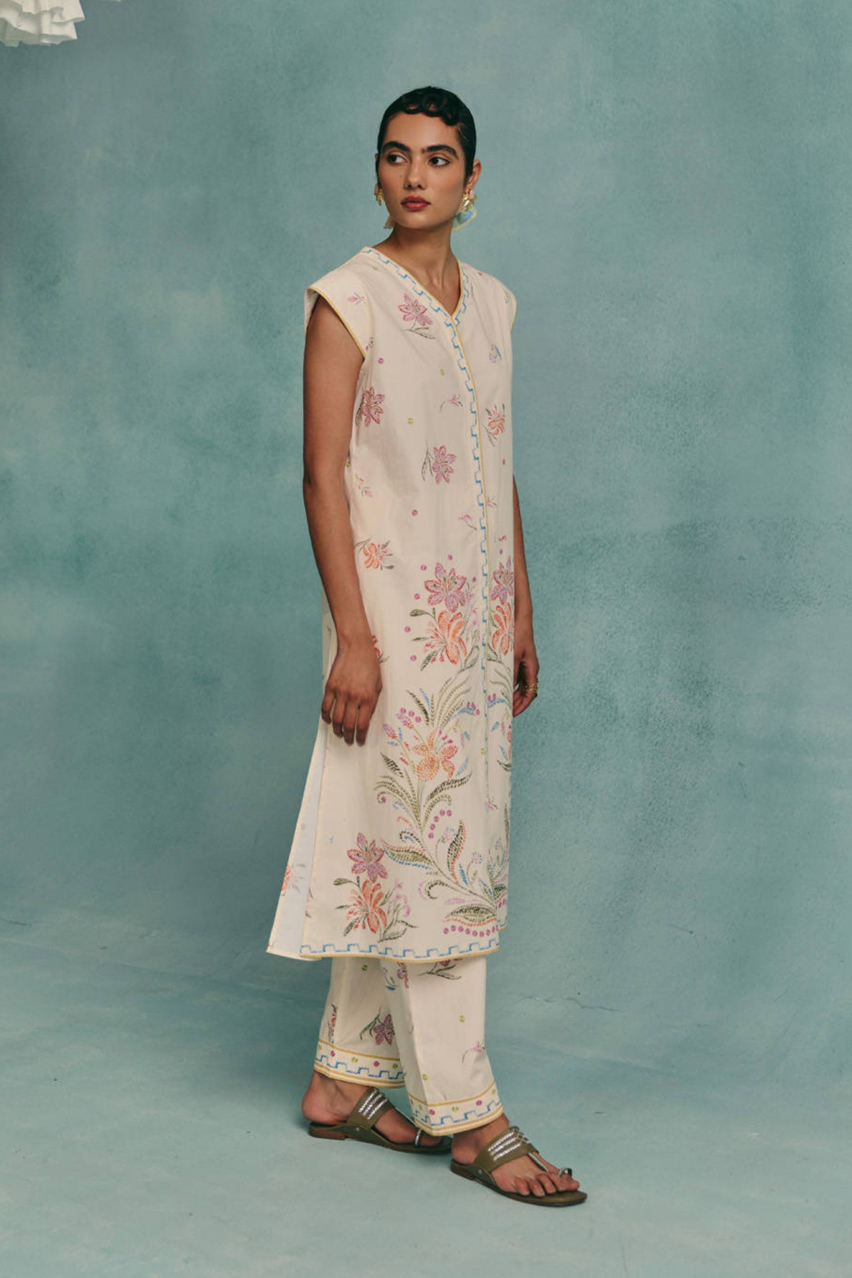 Hibiscus Sleeveless Kurta Set Ecru