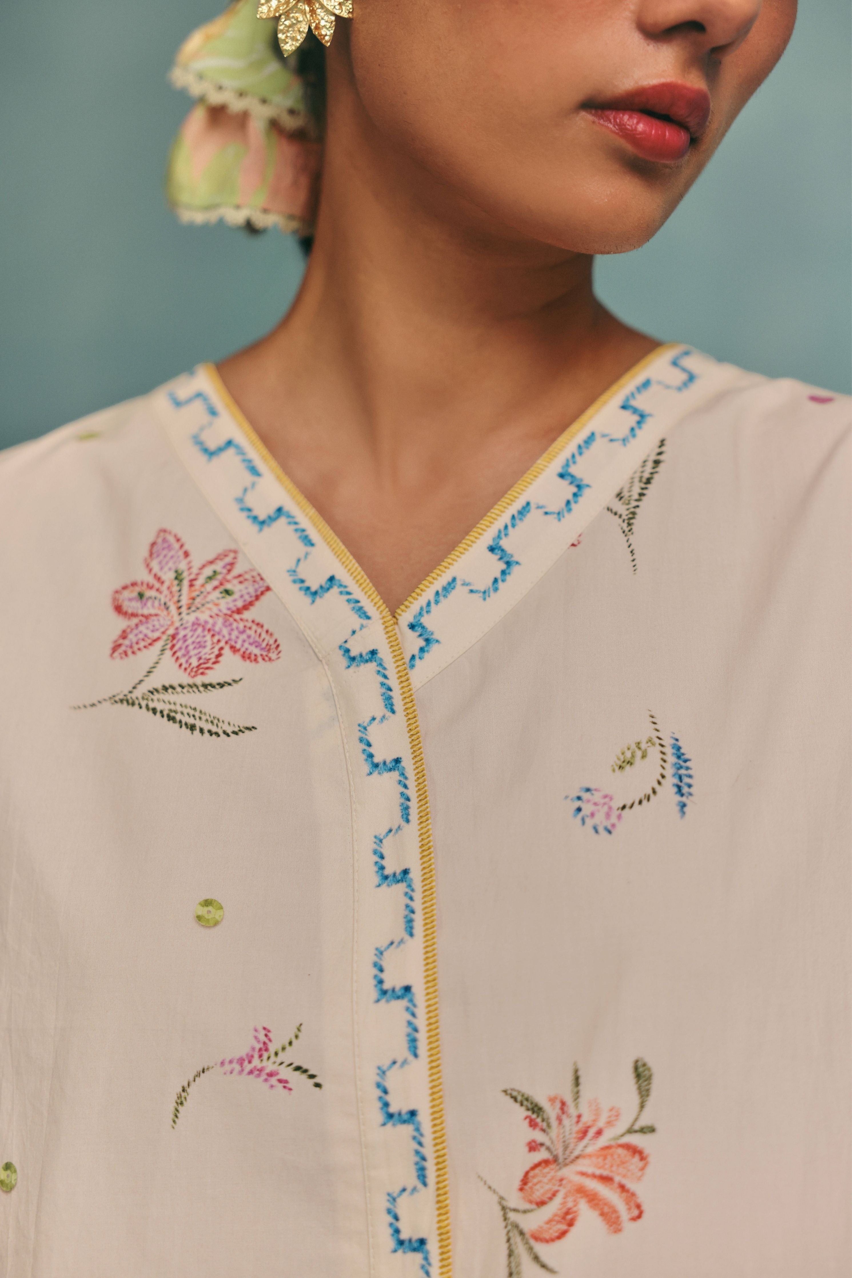 Hibiscus Sleeveless Kurta Set Ecru