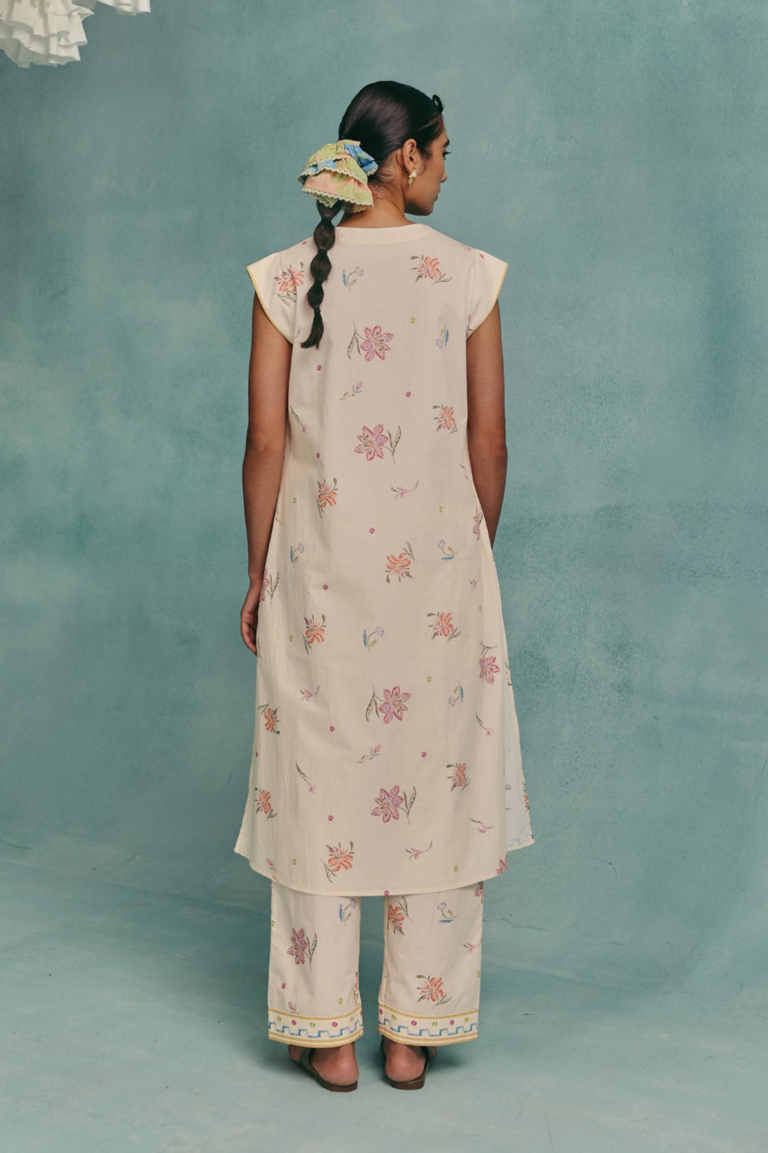Hibiscus Sleeveless Kurta Set Ecru