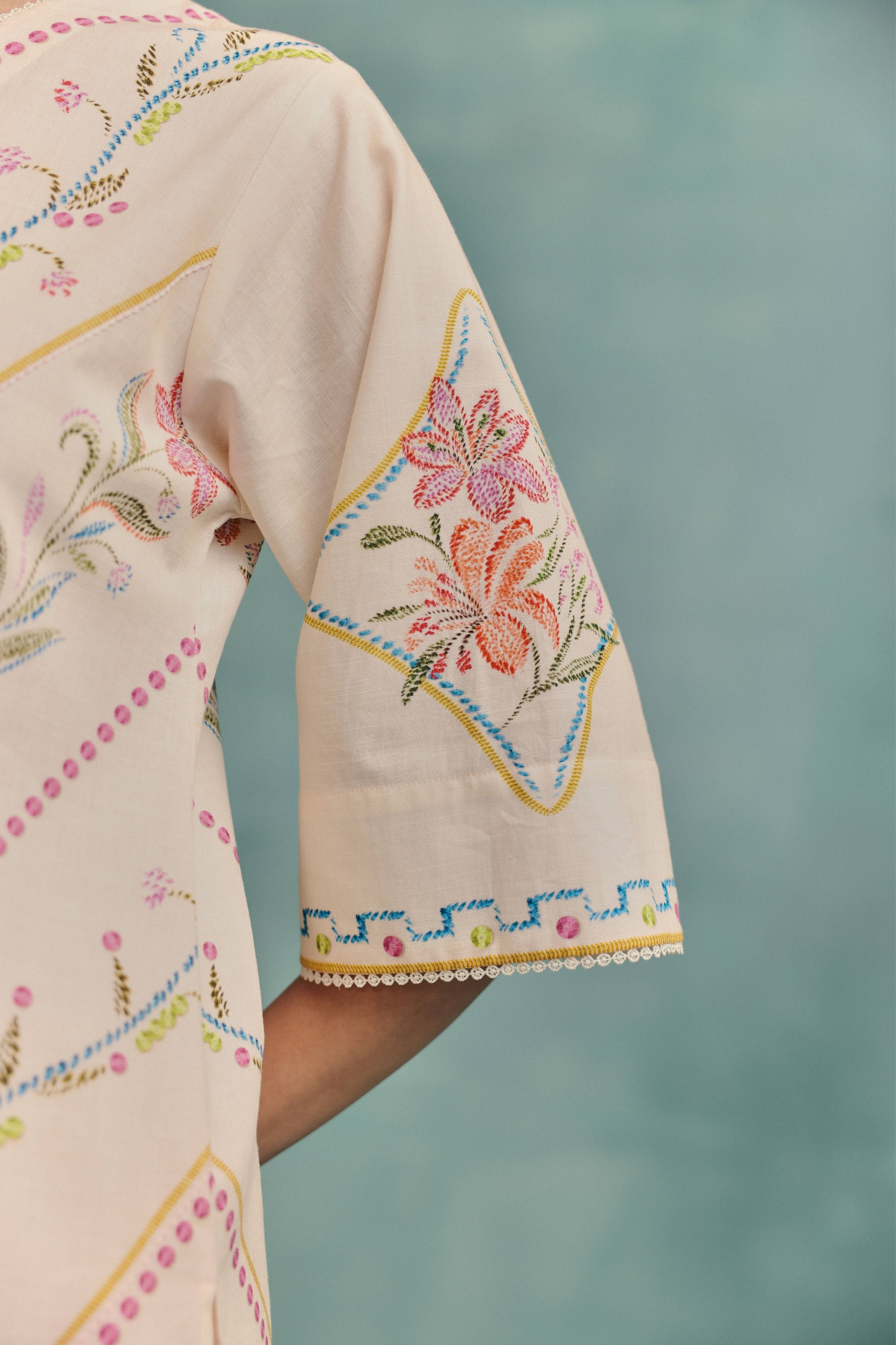 Hibiscus Vneck Kurta Set Ecru