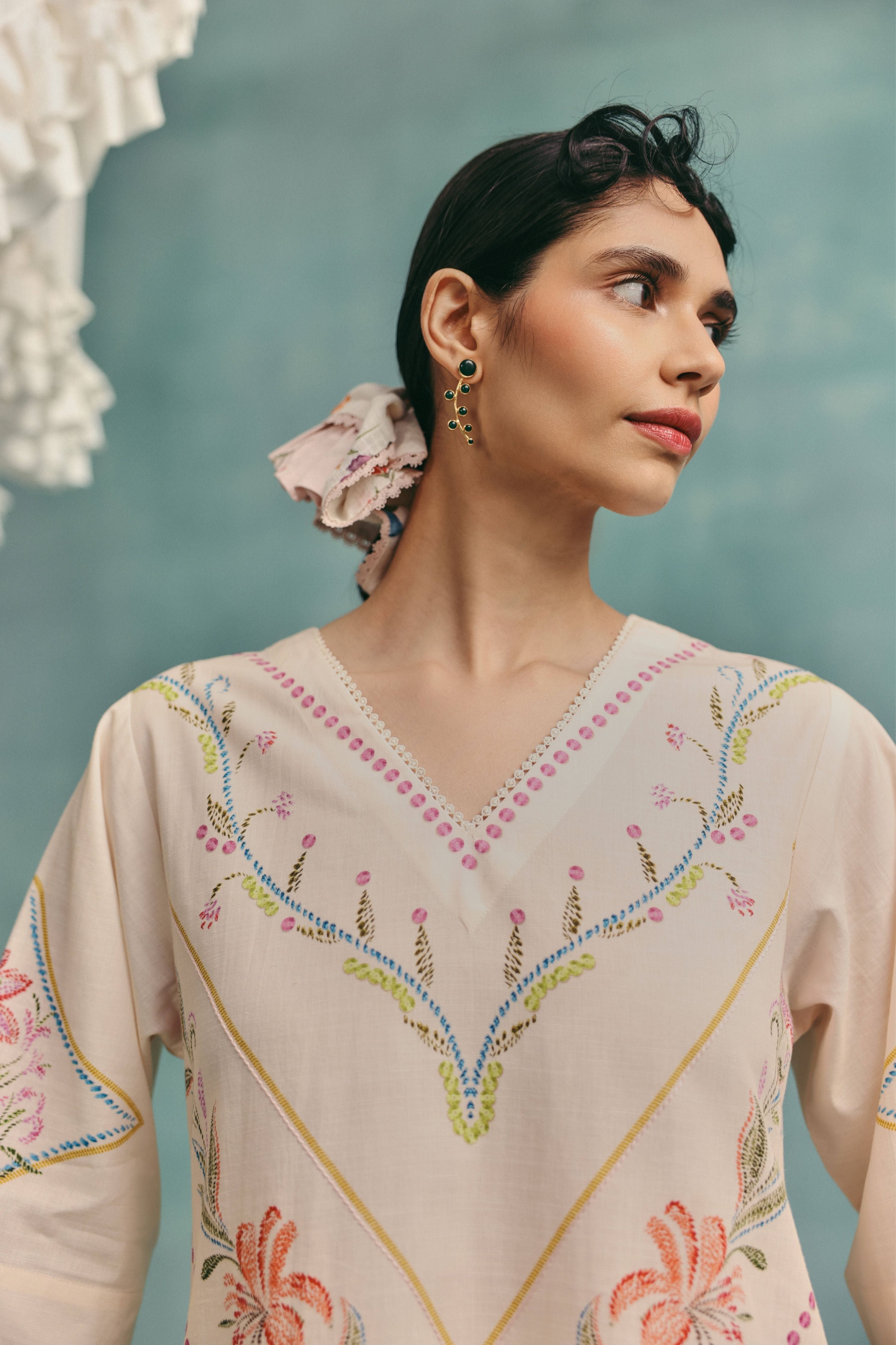 Hibiscus Vneck Kurta Set Ecru