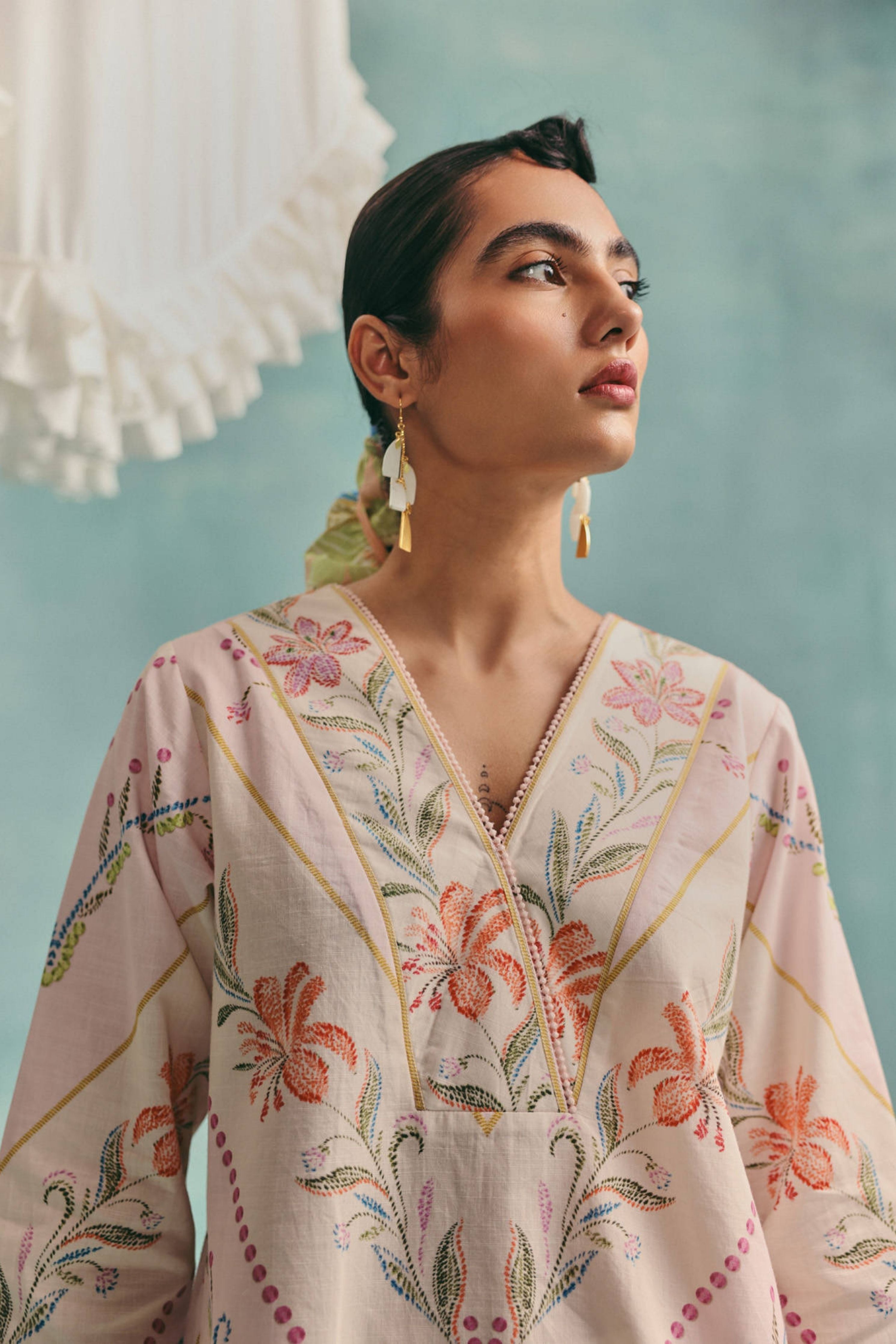 Hibiscus Vneck Short Kurta Set Ecru