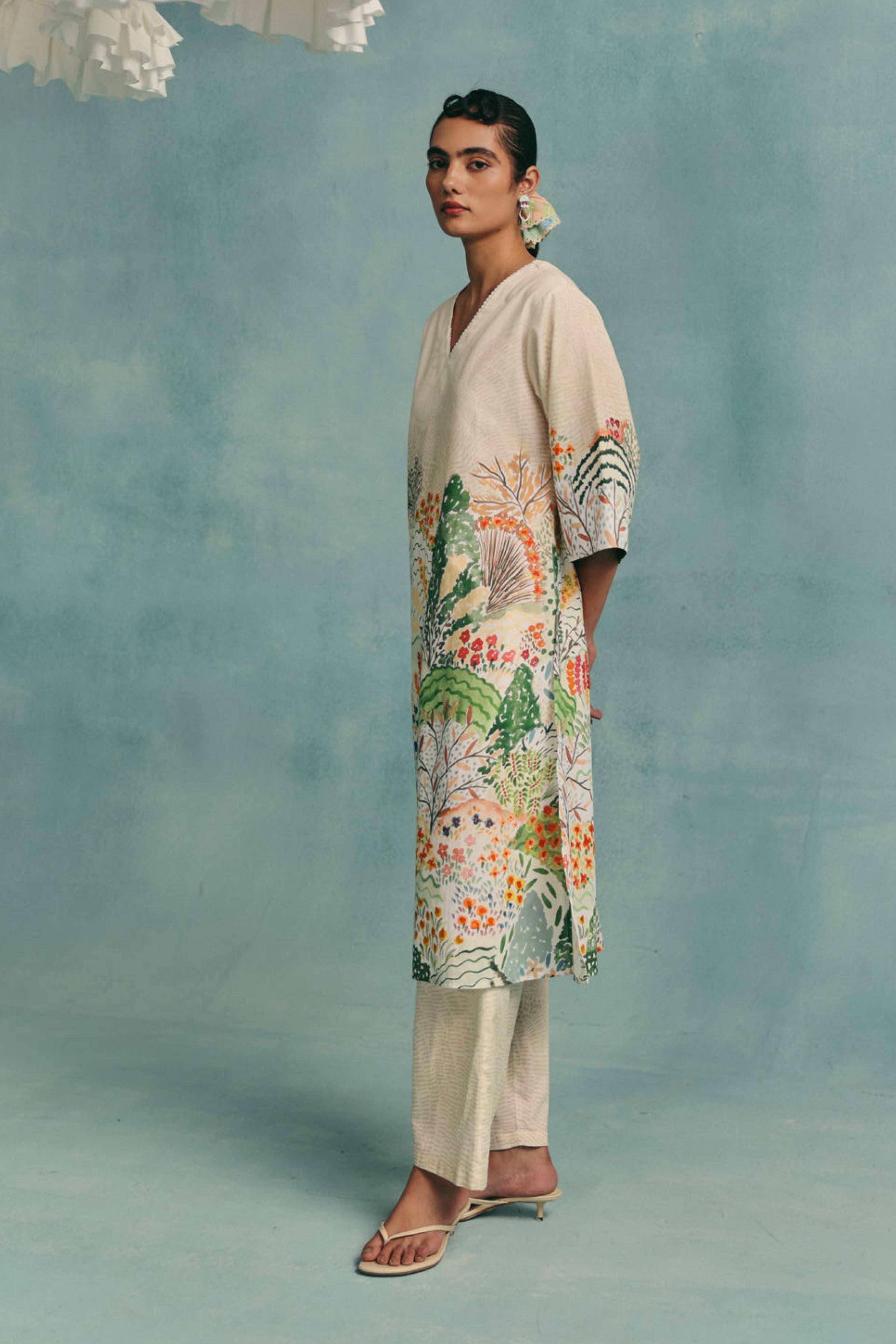 Meadow Vneck Kurta Set Ecru