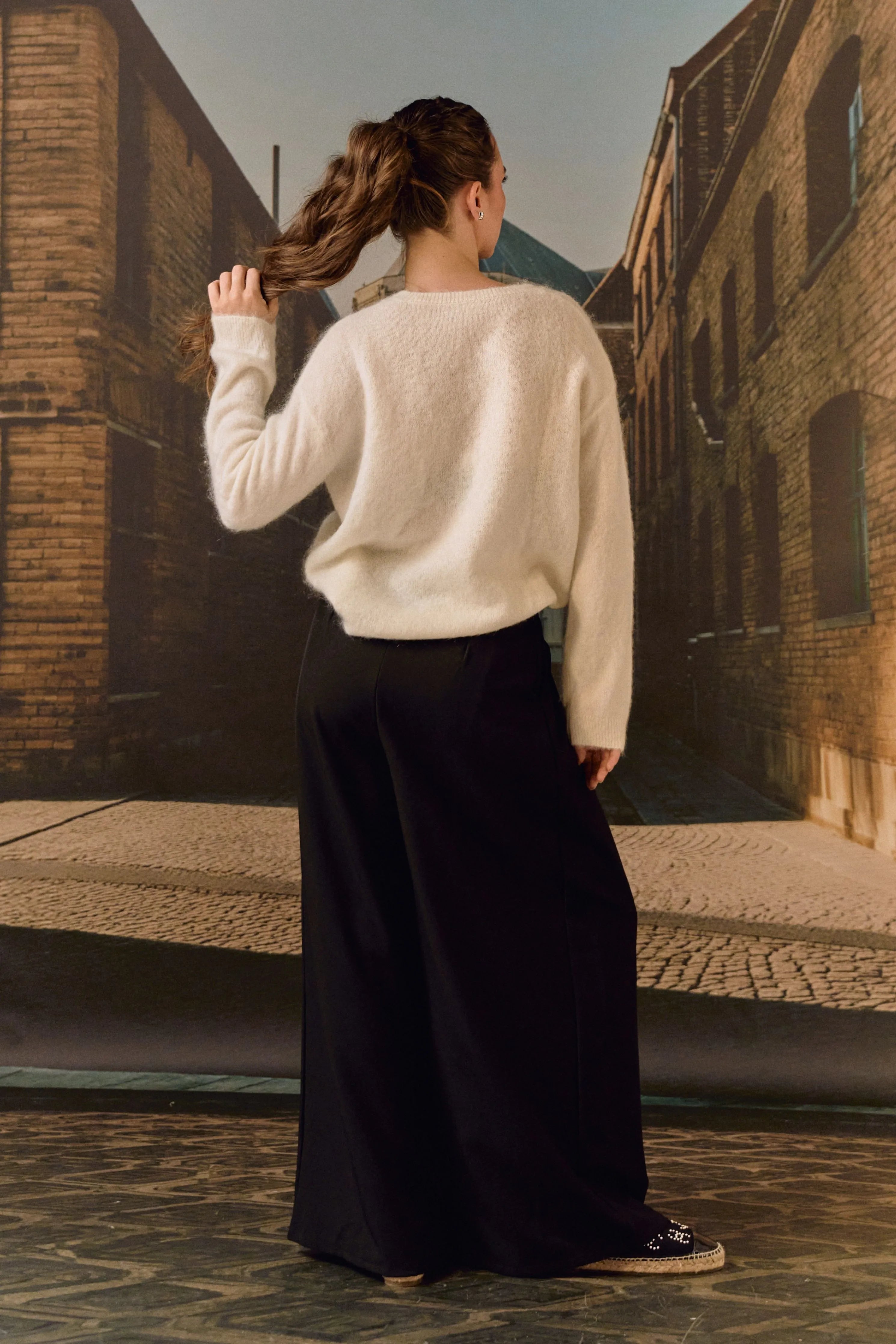 Pintuck Wide-Leg Trousers- Black
