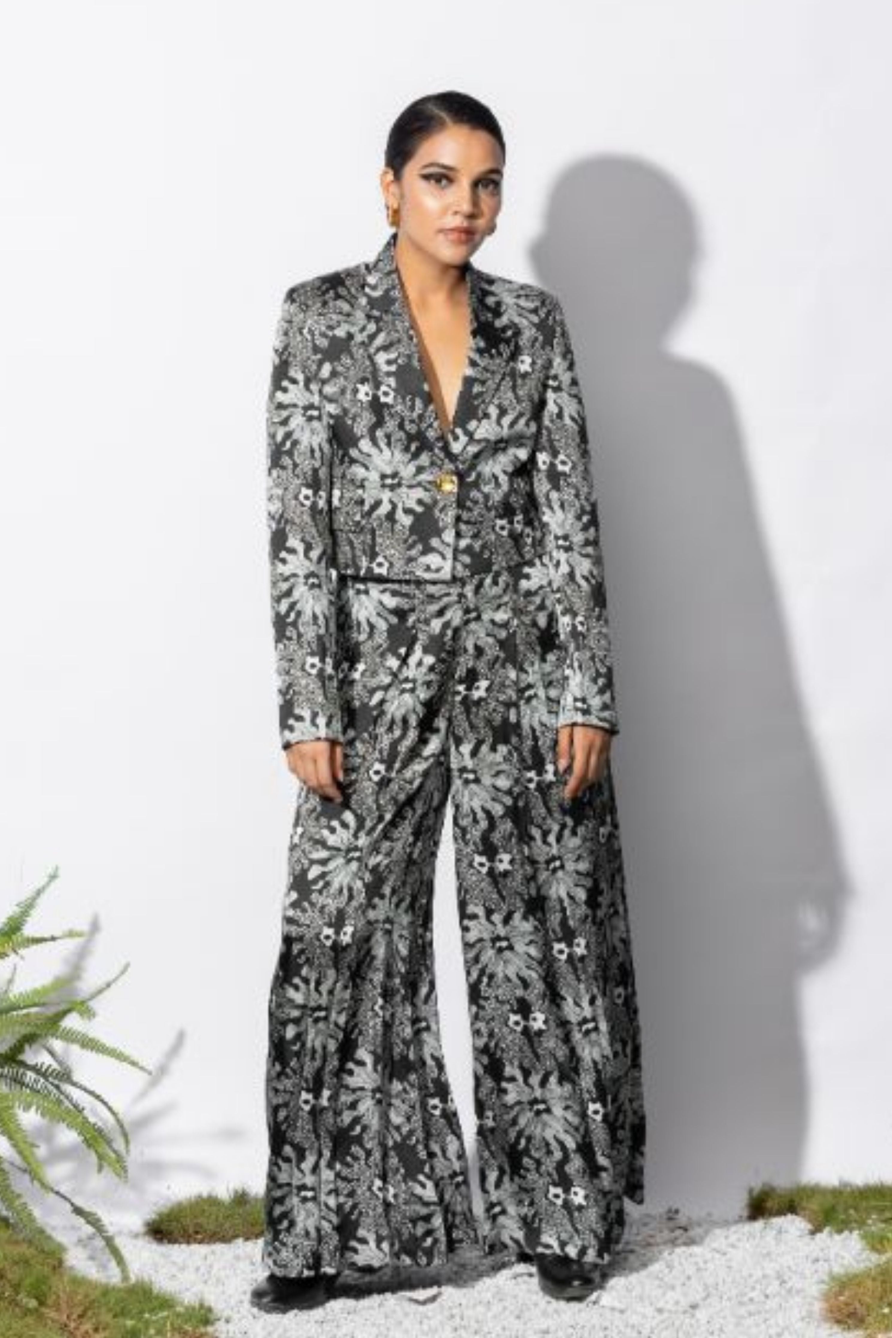 Mantis Printed Short Blazer