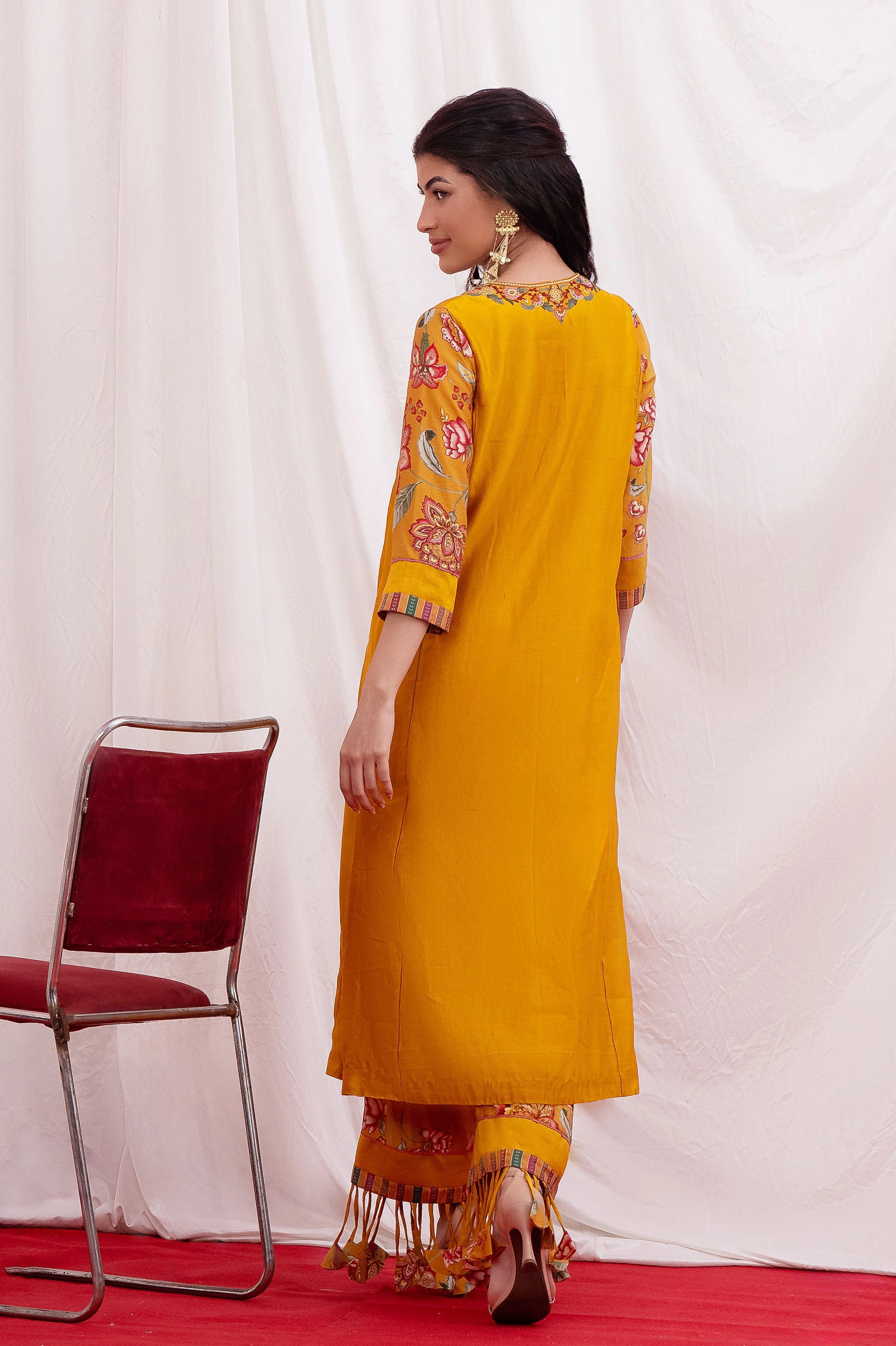 Sunehri Zhalar Kurta Set
