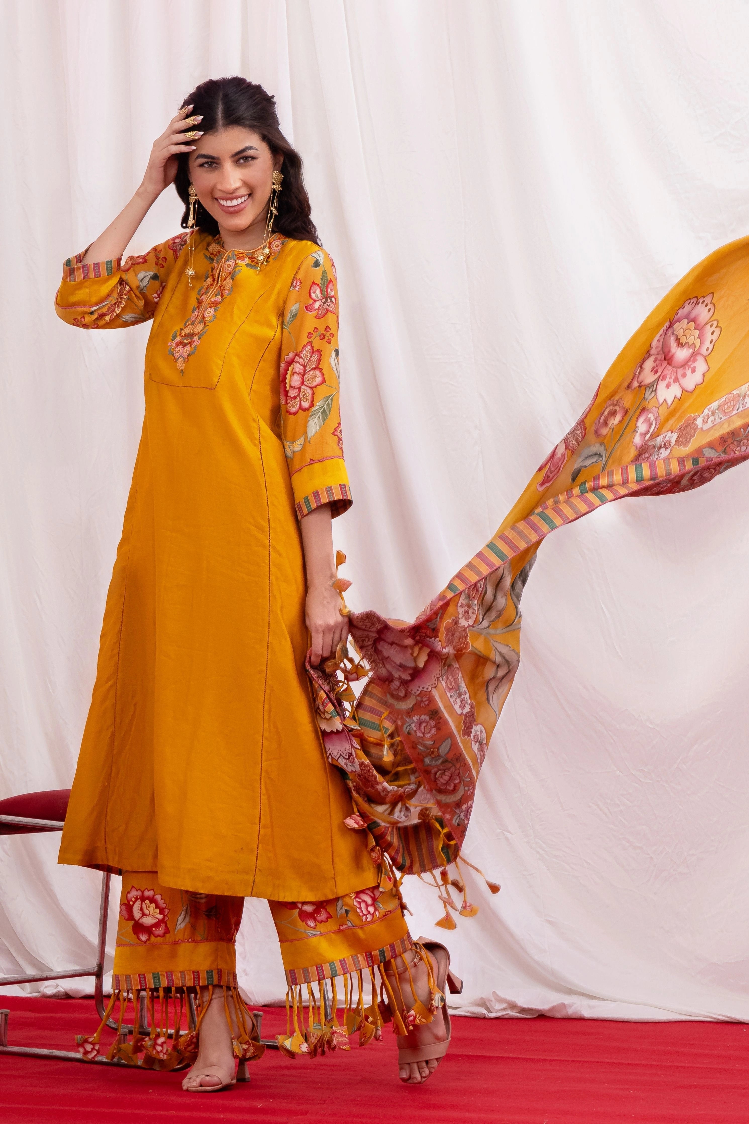 Sunehri Zhalar Kurta Set