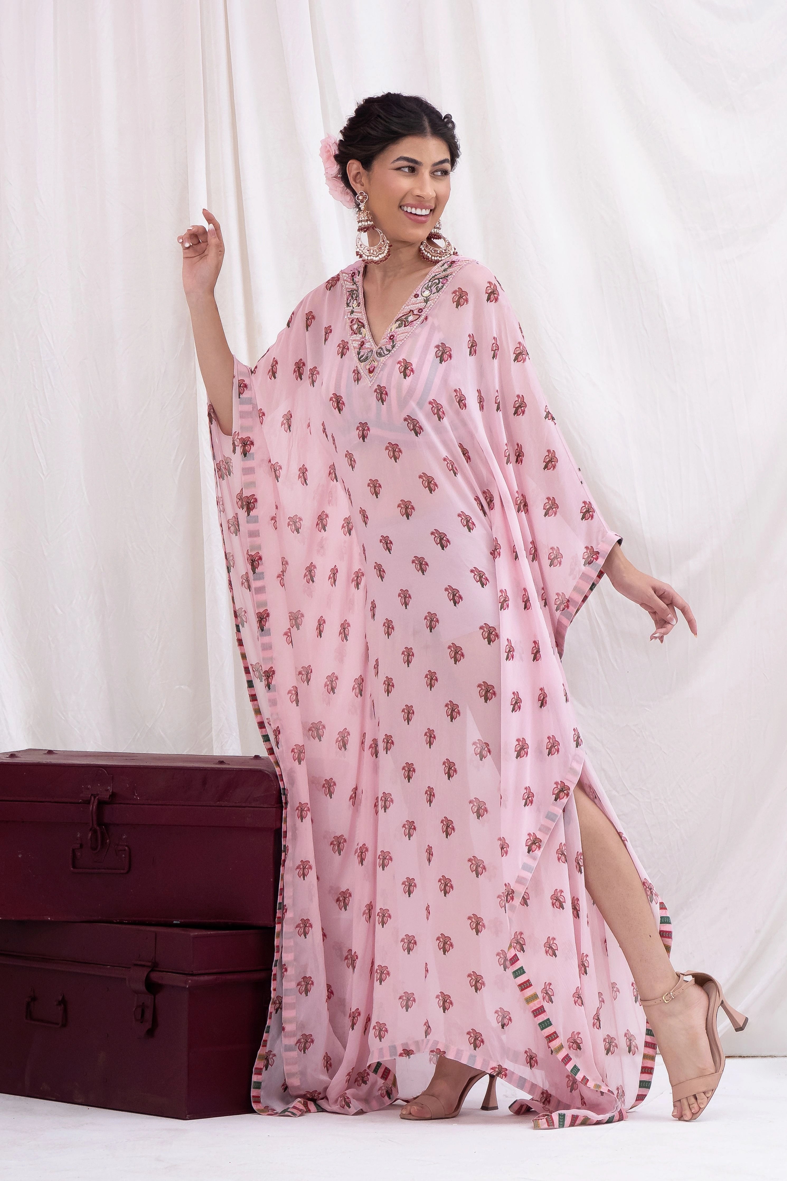 Gulabi Mehka Kaftan