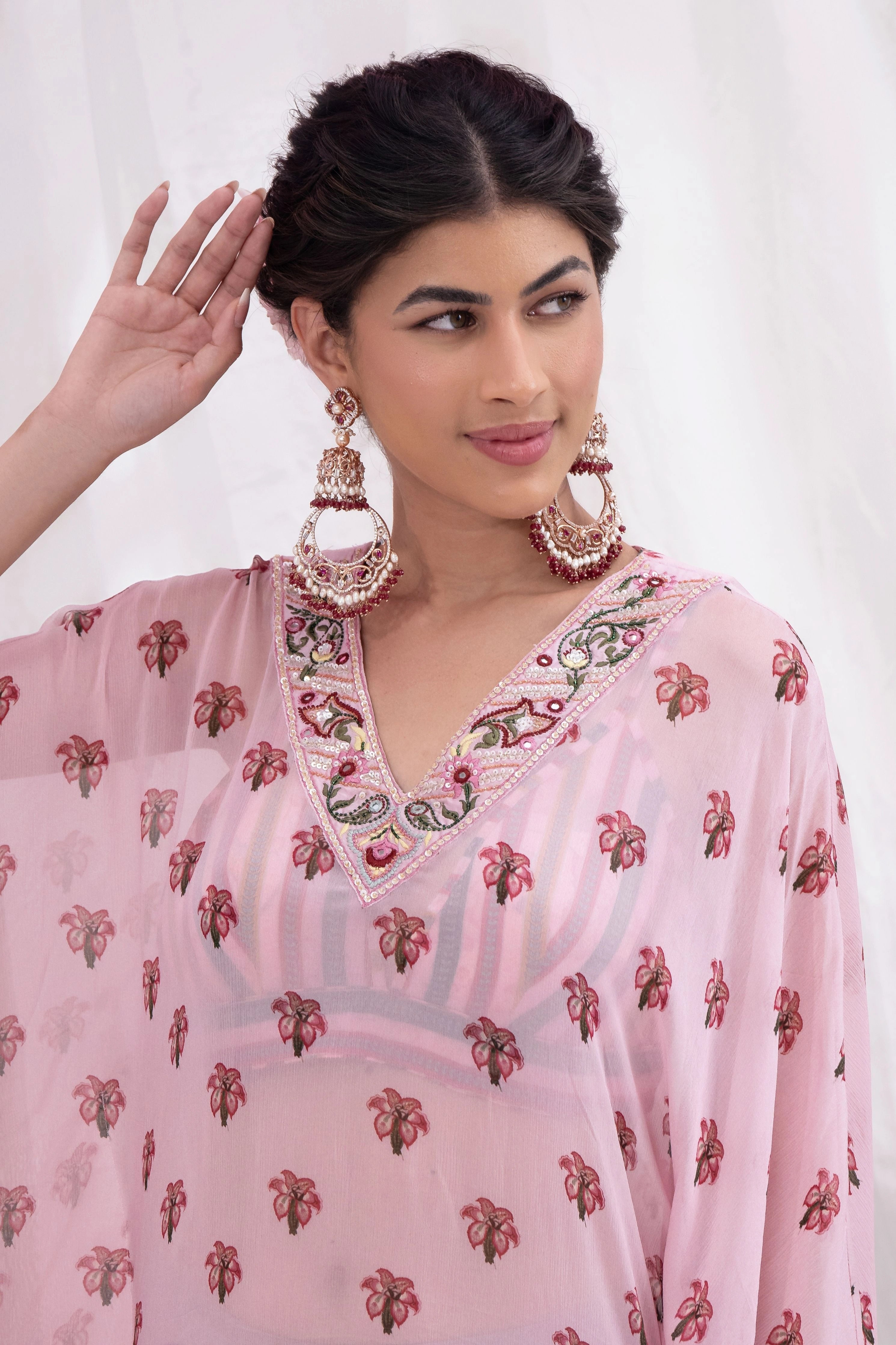 Gulabi Mehka Kaftan