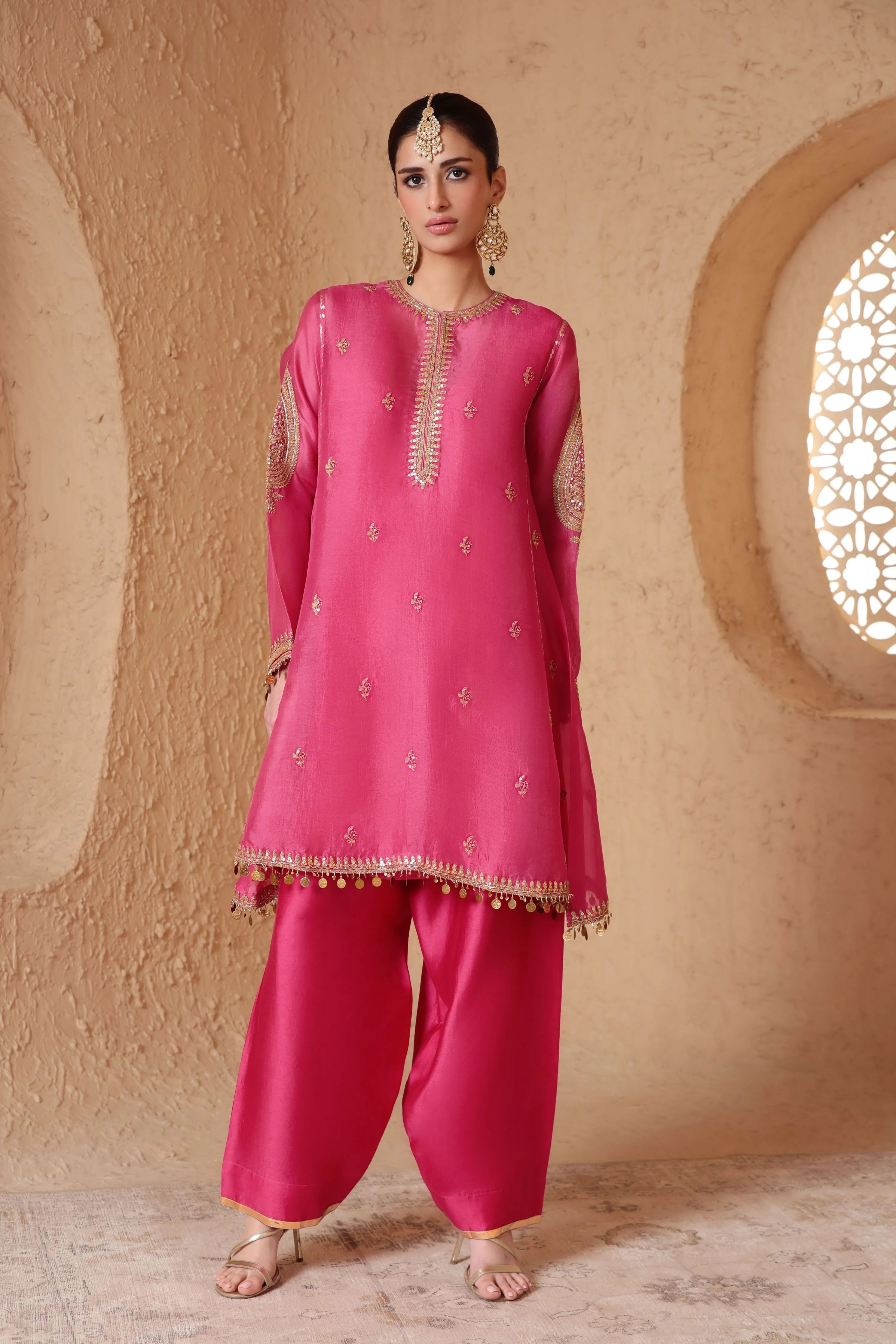 Mehrang Pink Short Pheran Kurta Set