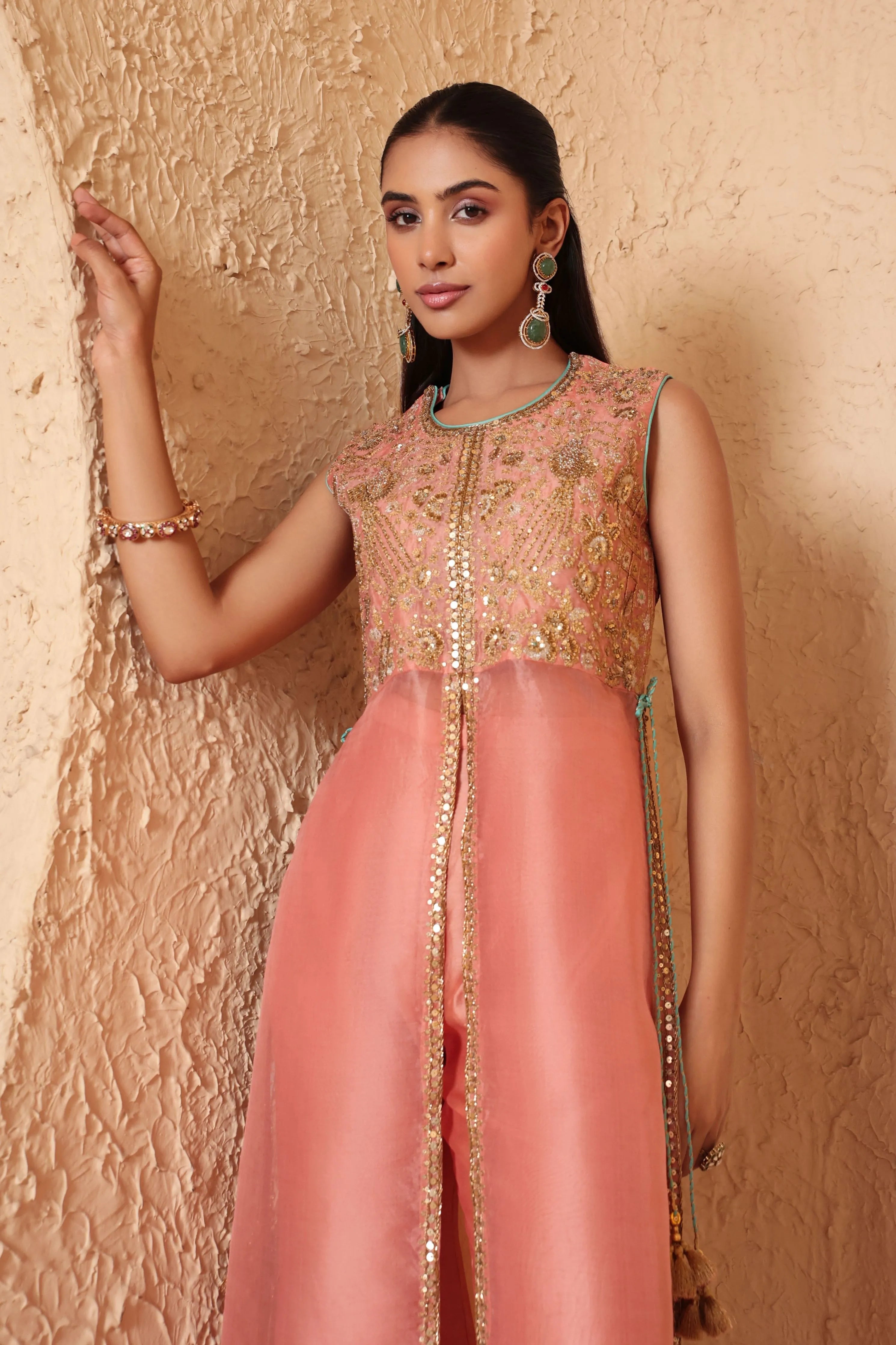 Mehrang Peach Tie-up Sleeveless Kurta Set