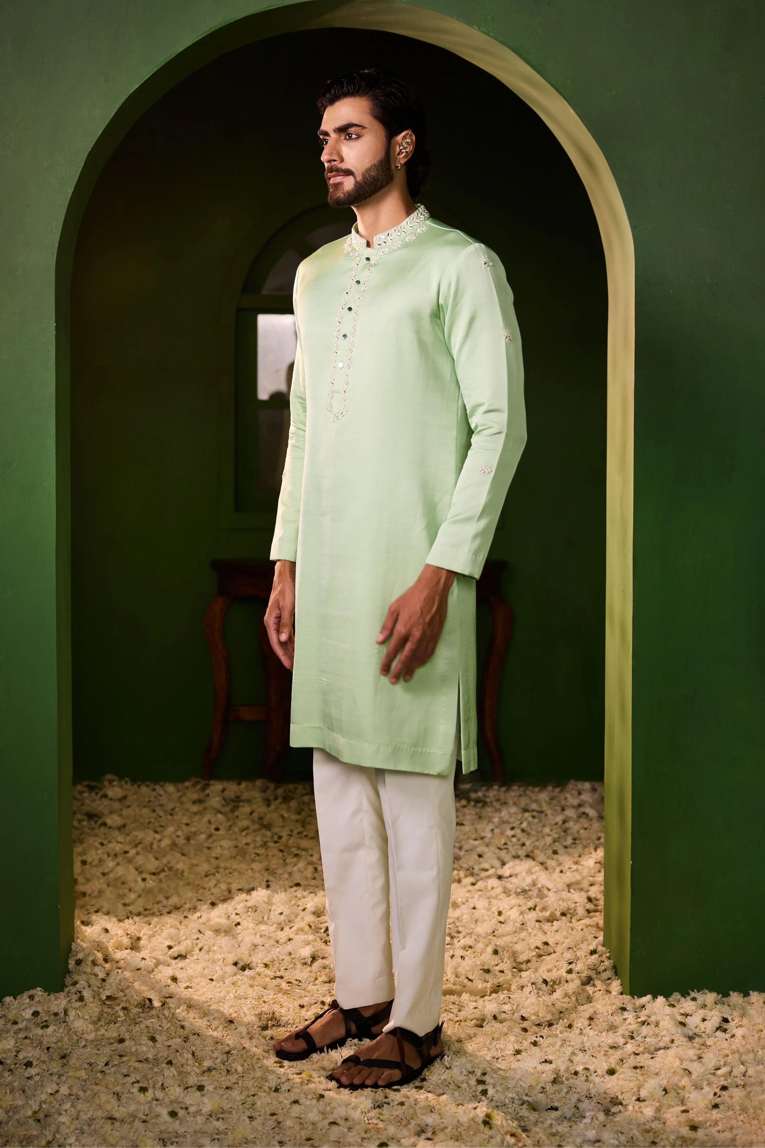 Avyukt Kurta Set