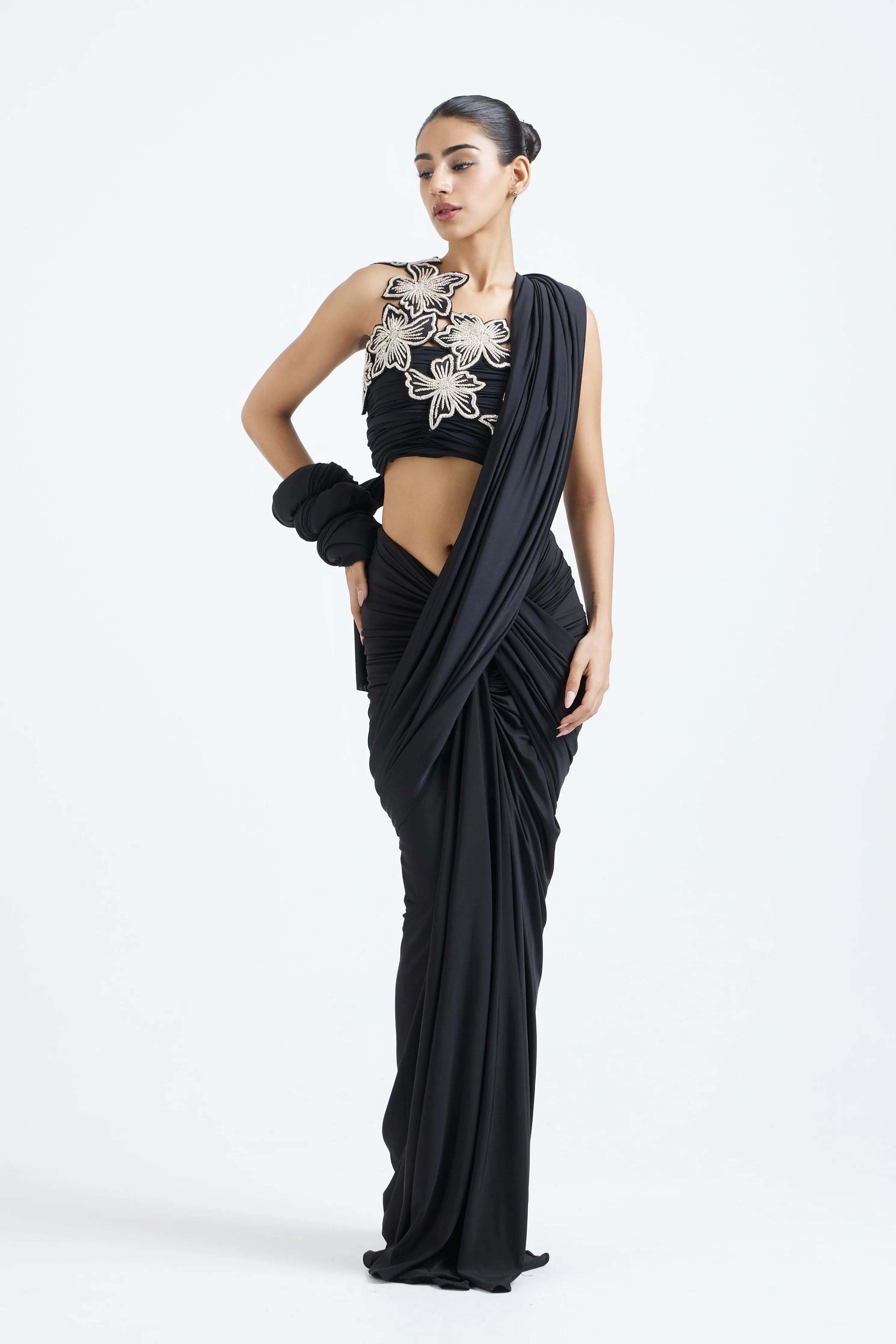 Mansi Zardozi Overlay With Detachable Pallu