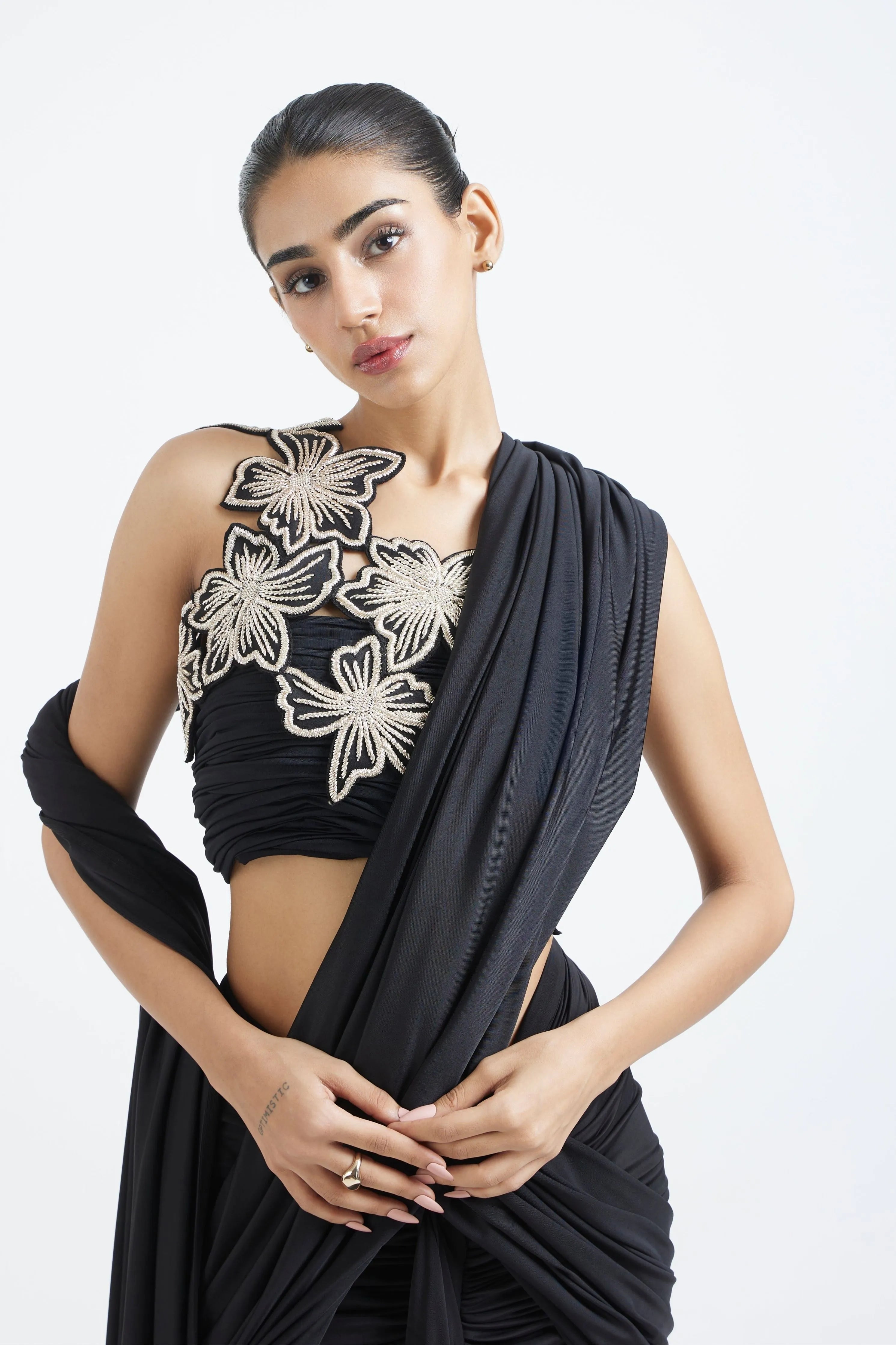 Mansi Zardozi Overlay With Detachable Pallu