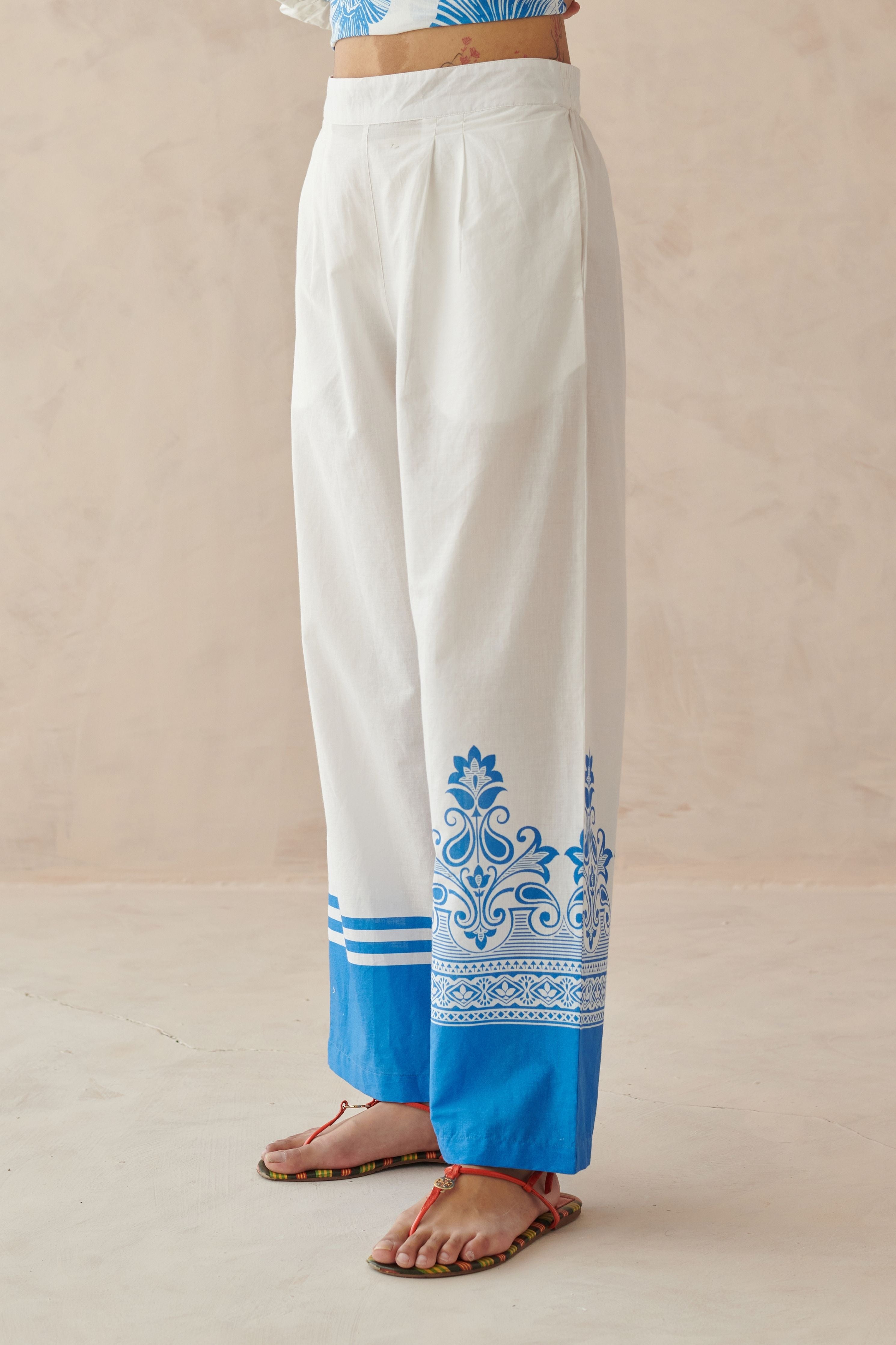 Glide White Placement Border Pants