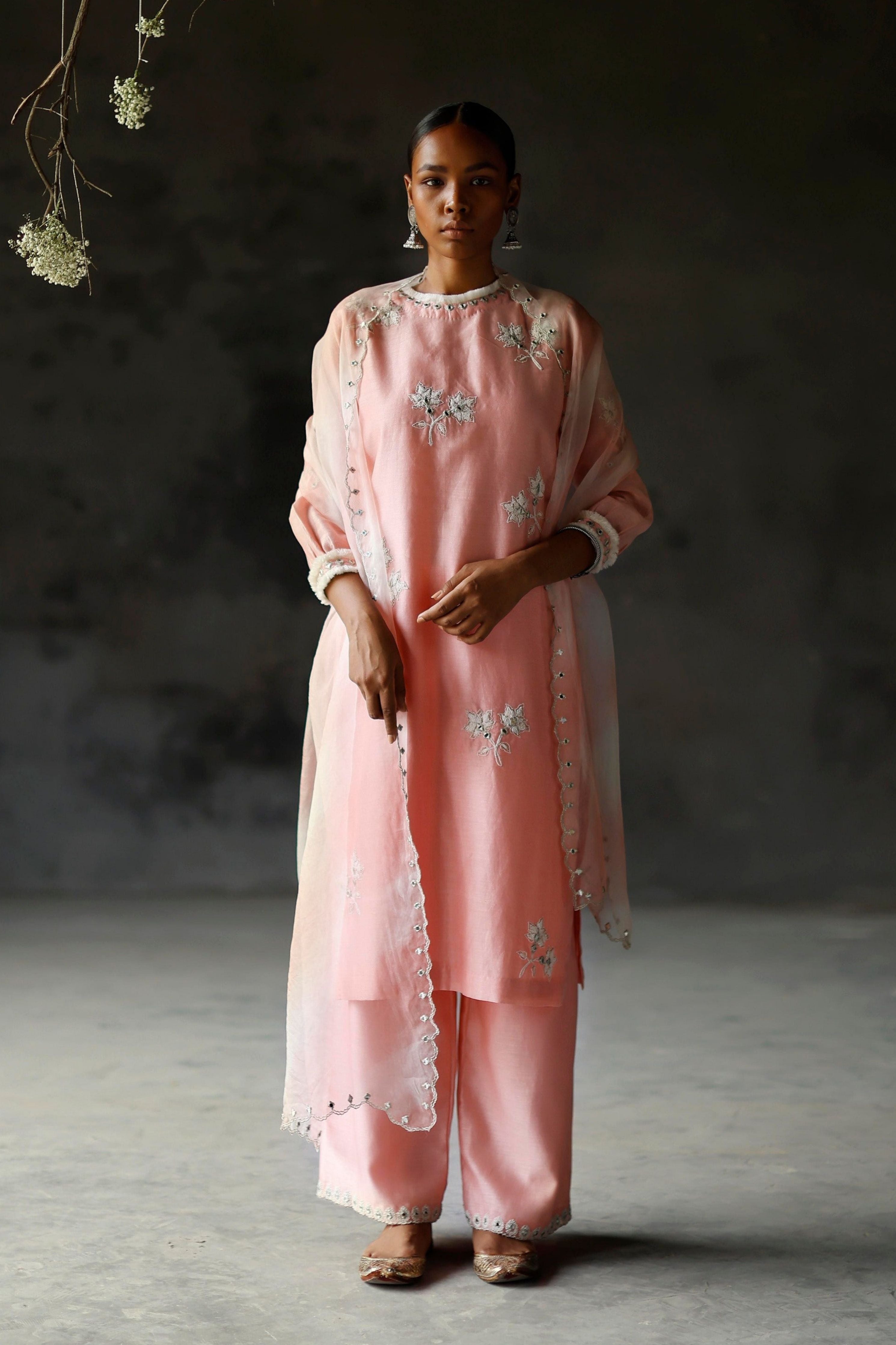Gulabi Saveri Kurta Set