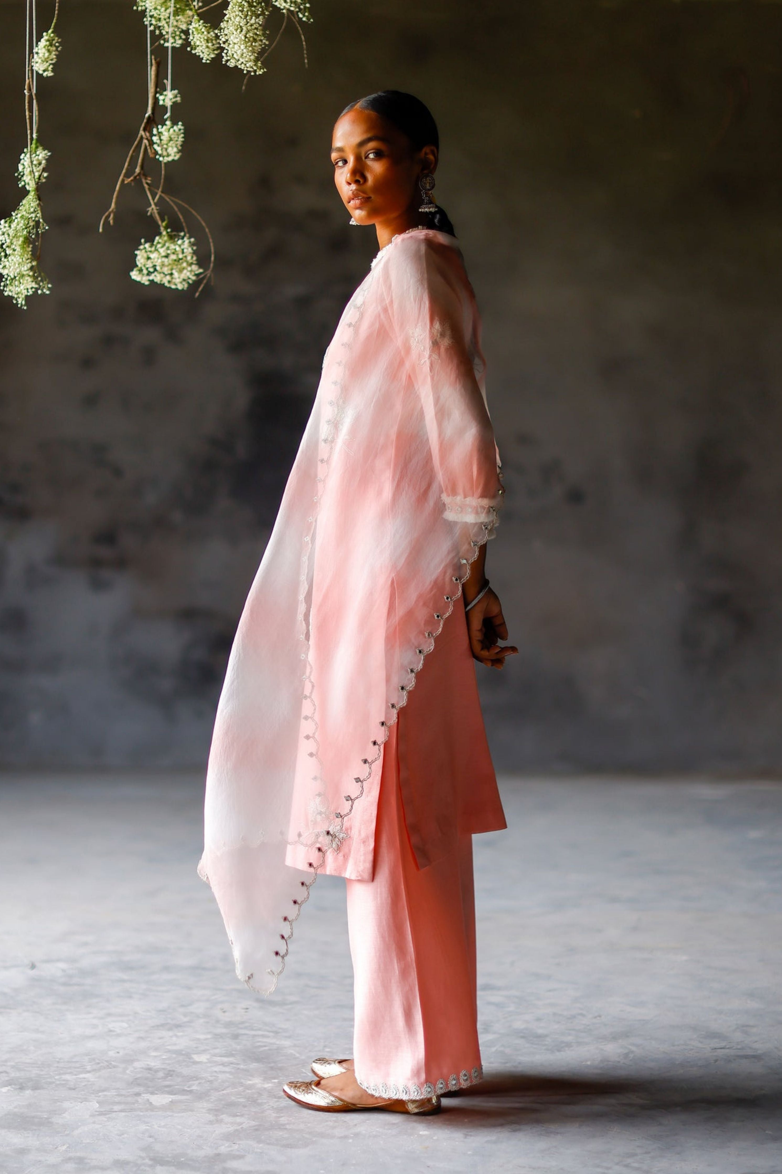 Gulabi Saveri Kurta Set