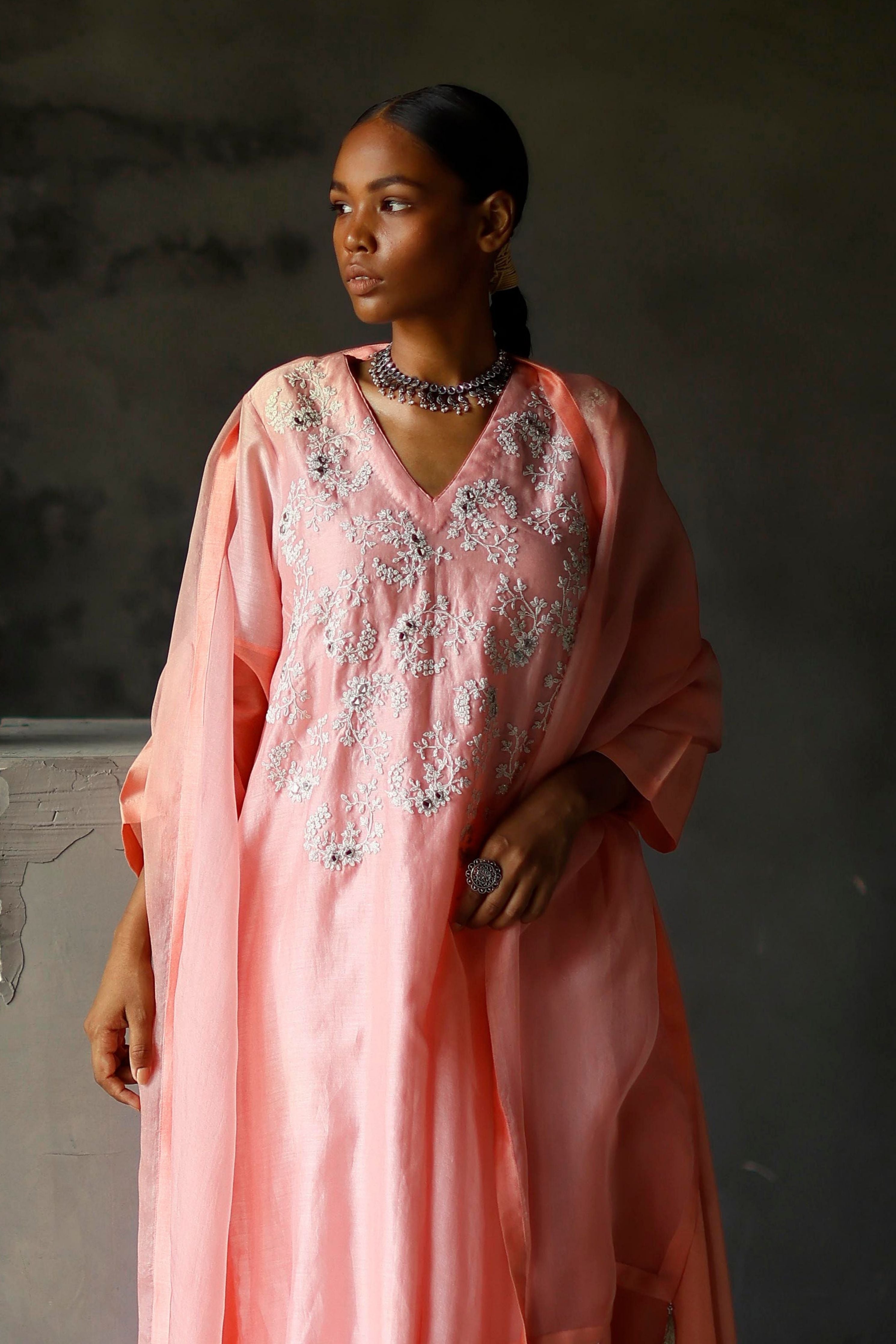 Gulabi Zariha Kurta Set