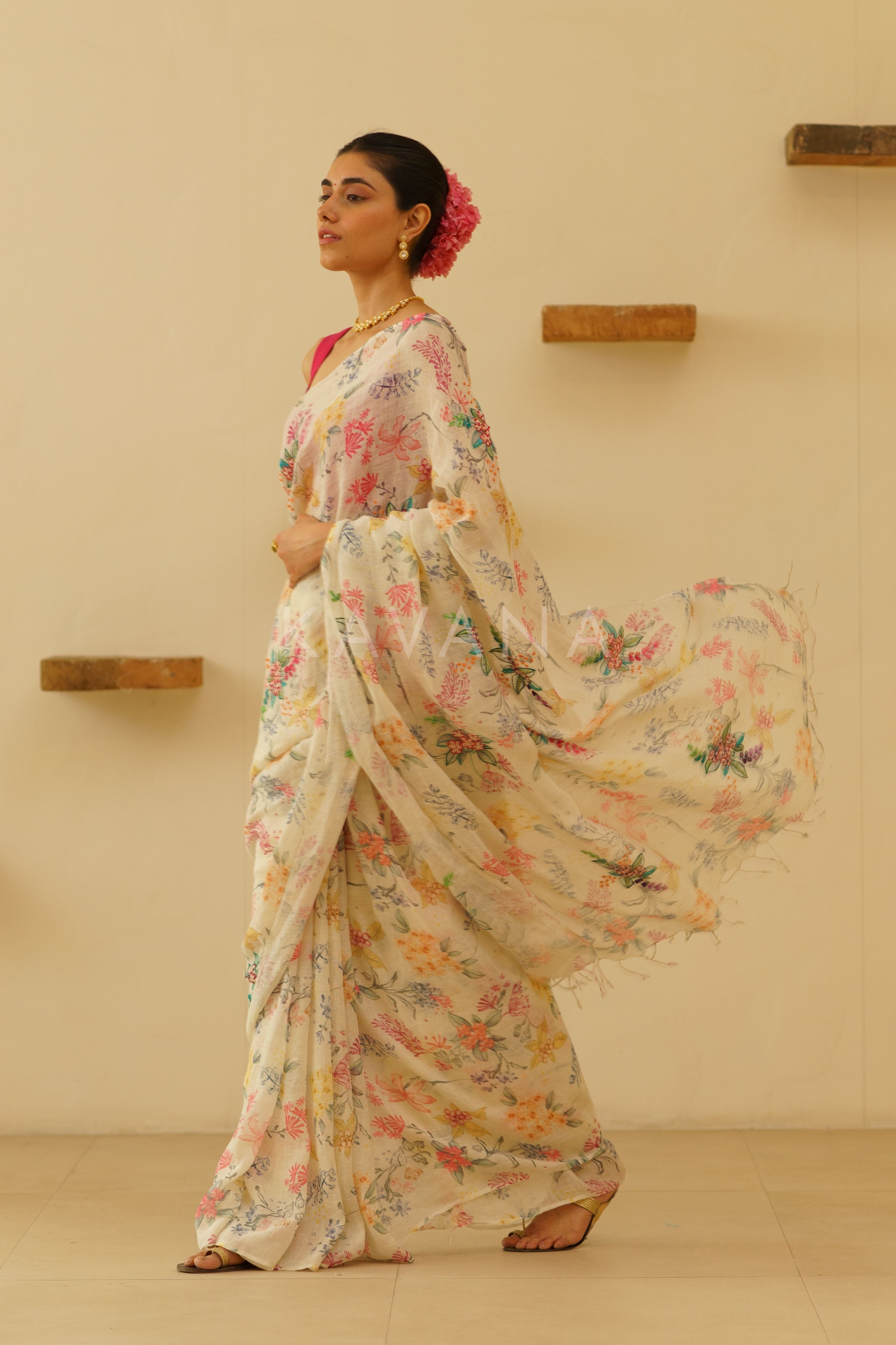 Shwet Linen Sari
