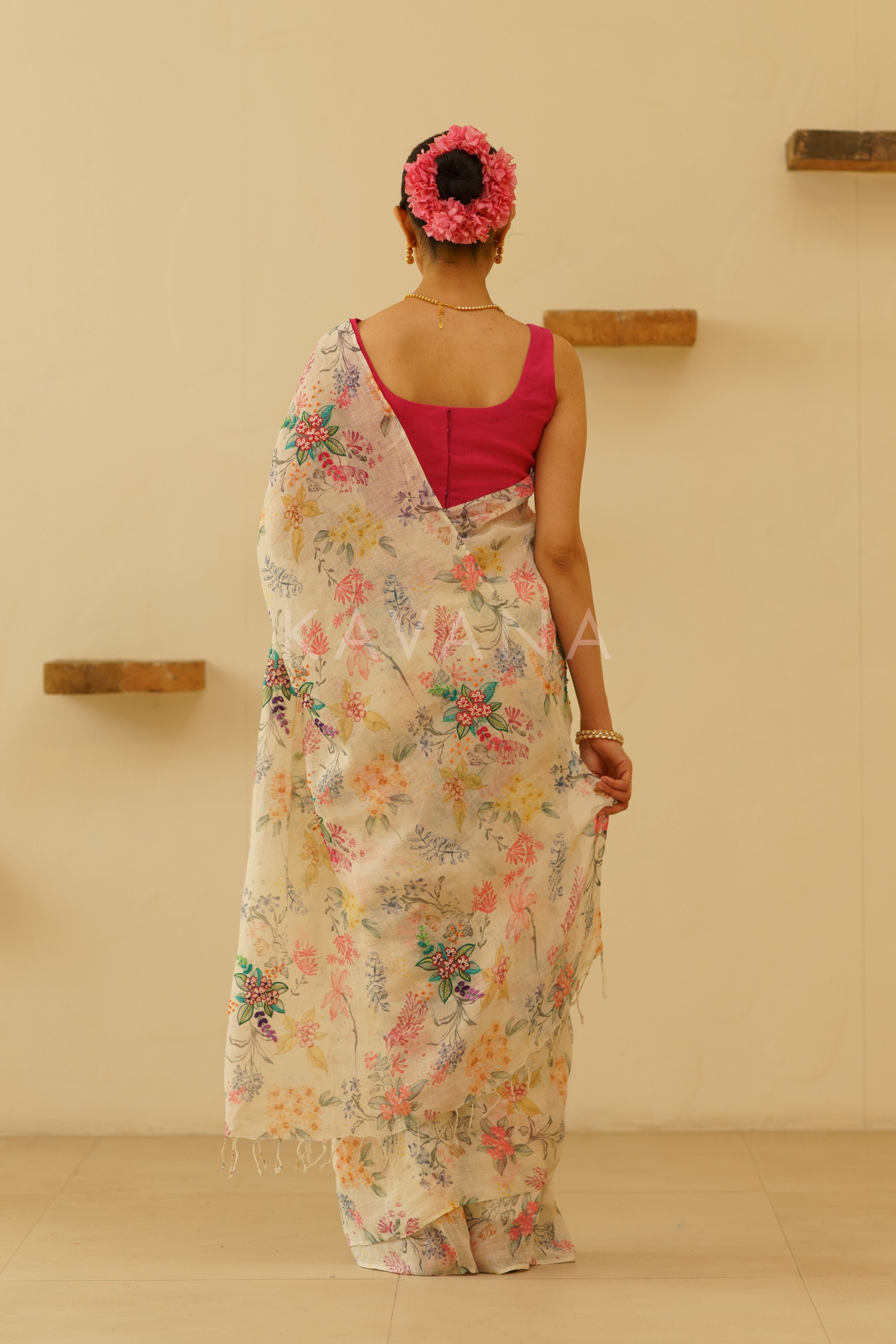 Shwet Linen Sari