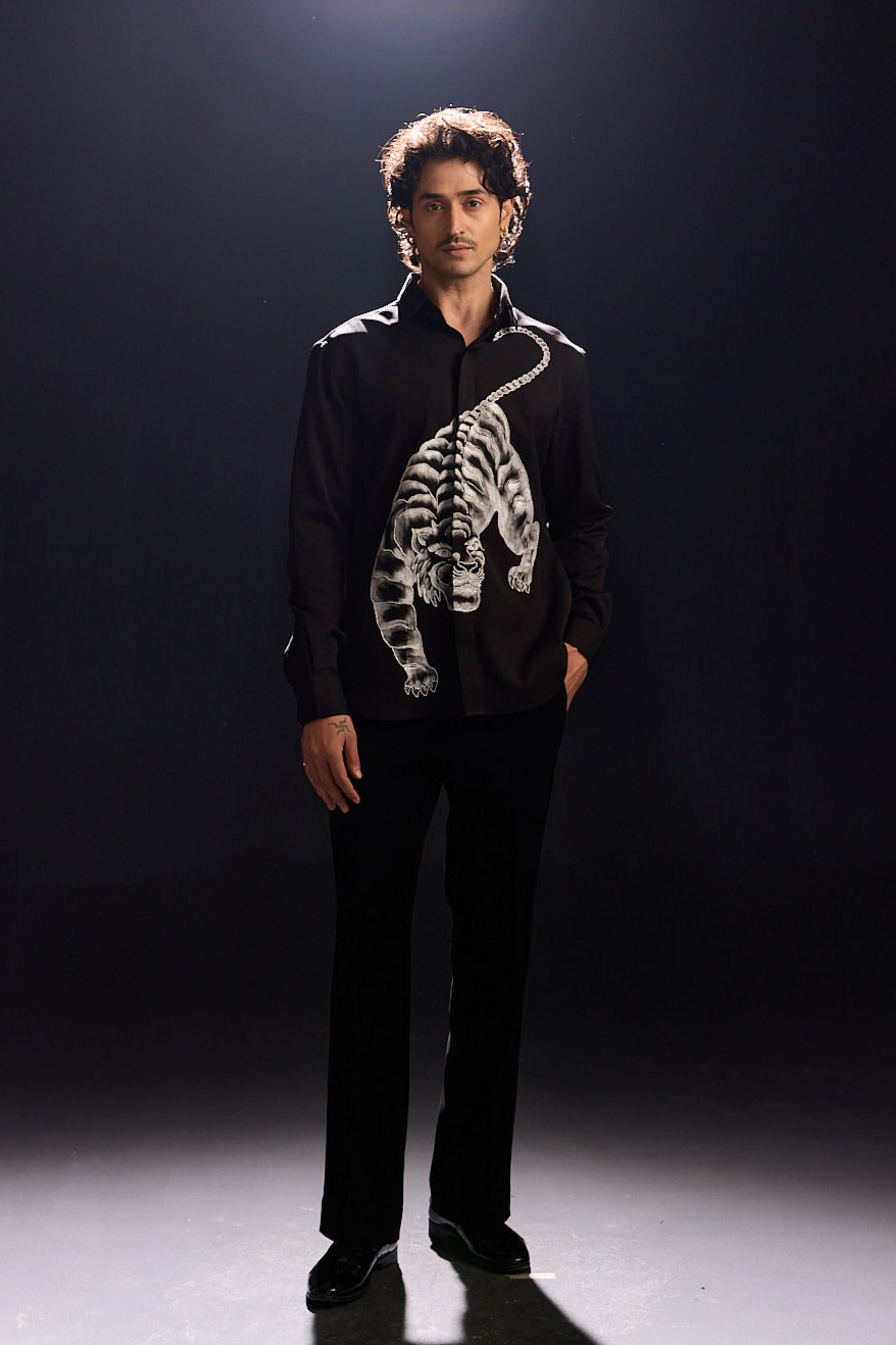 Tiger Embroidery Black Shirt