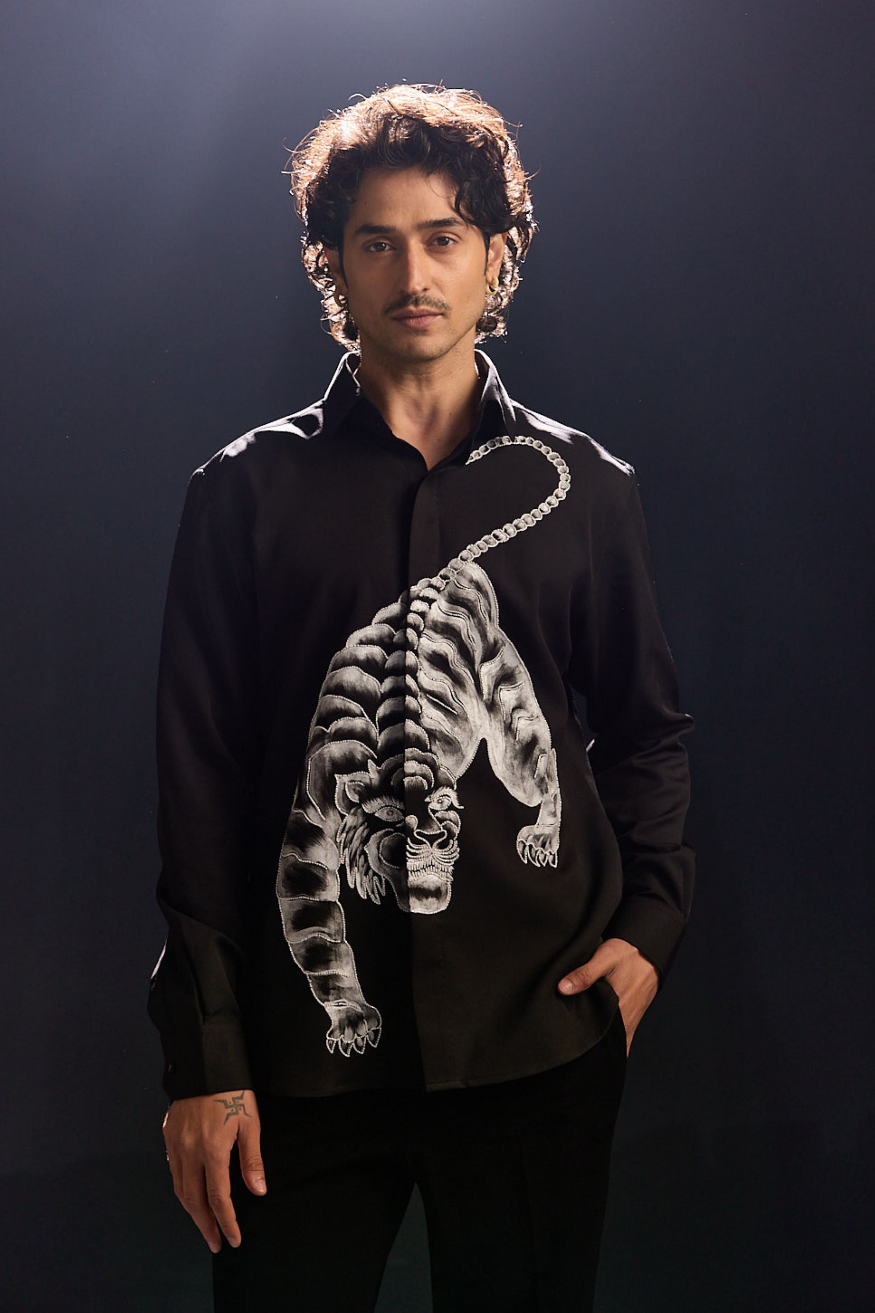 Tiger Embroidery Black Shirt
