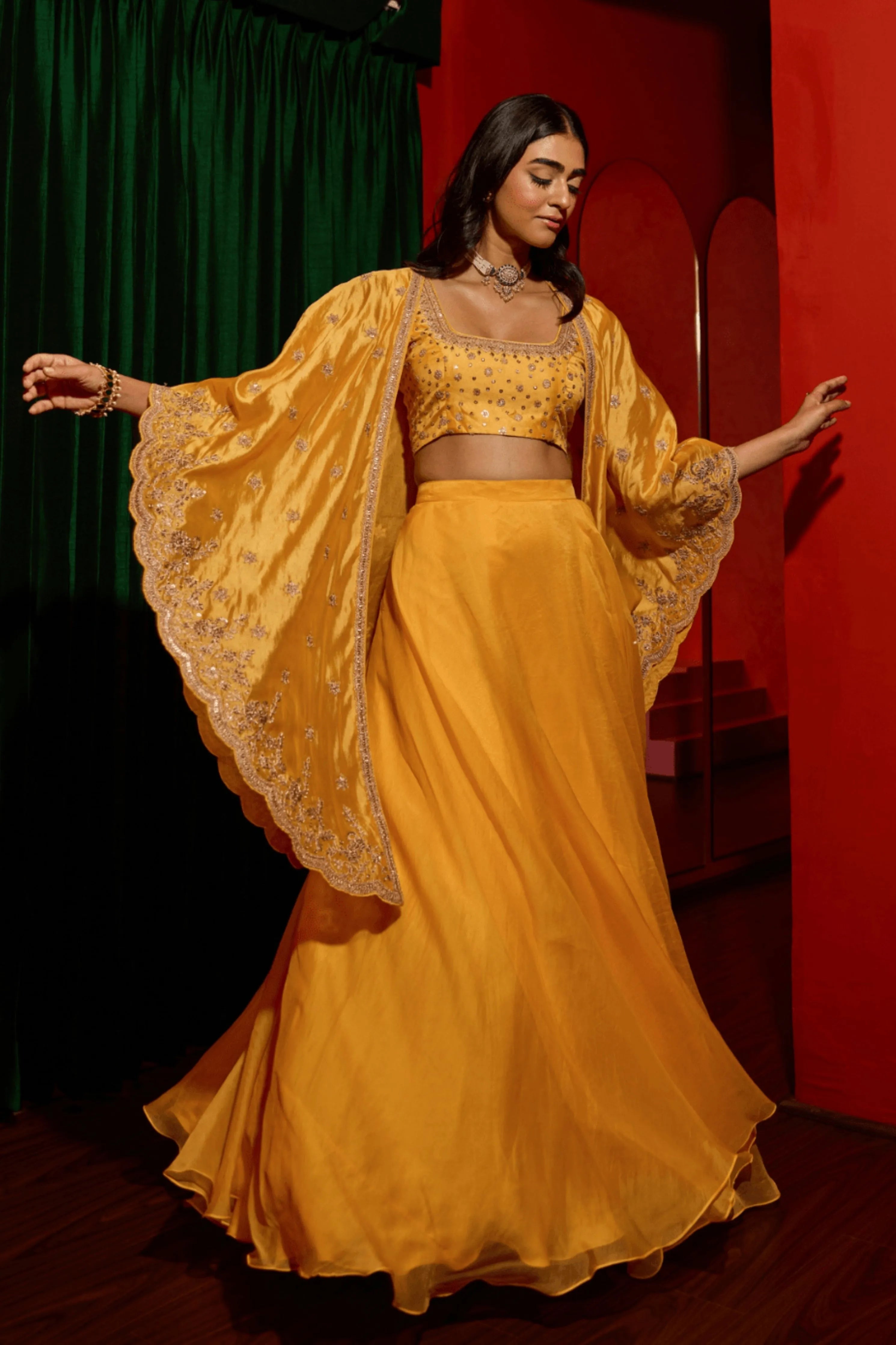 Aarna Cape Set
