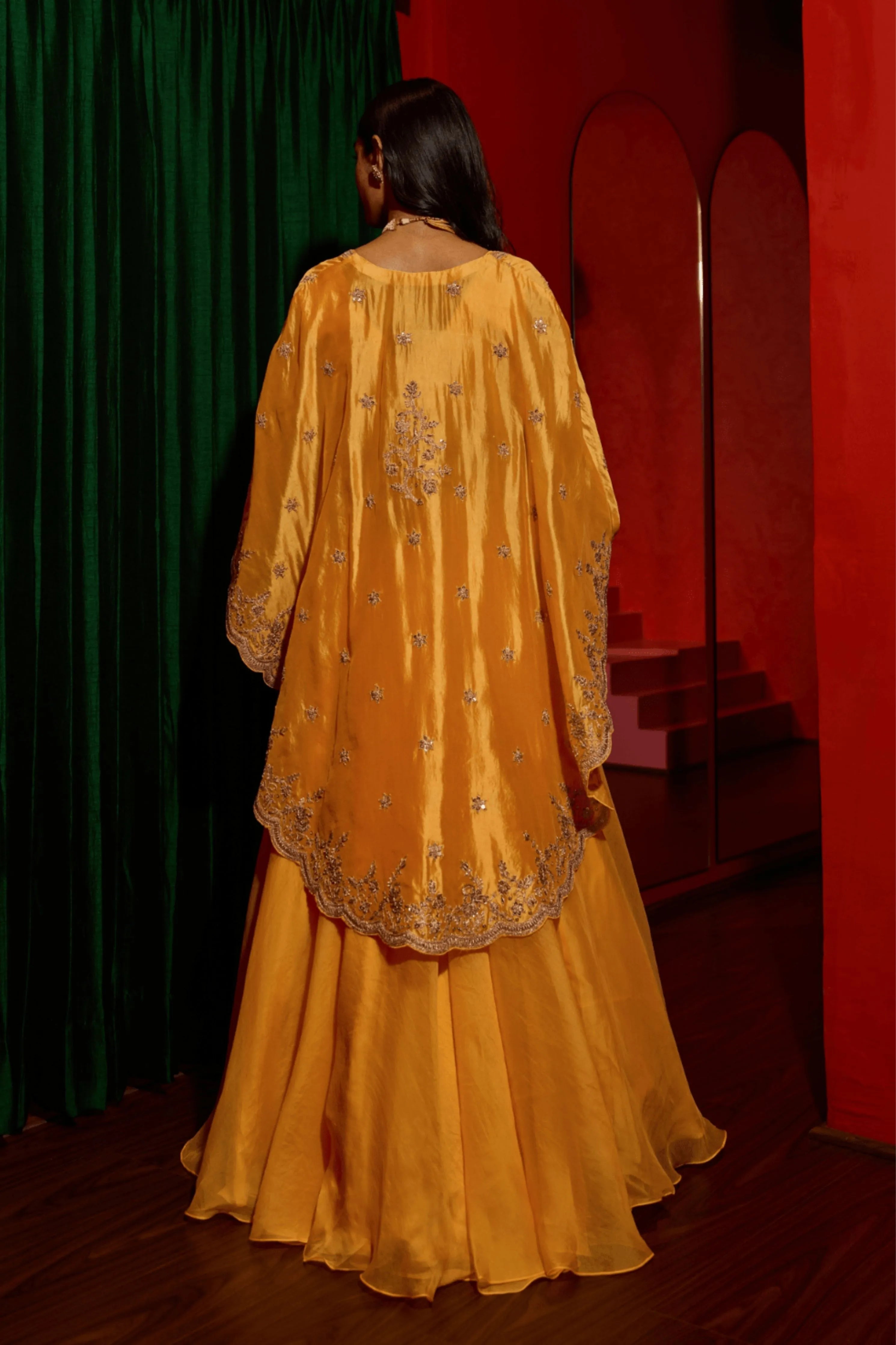 Aarna Cape Set