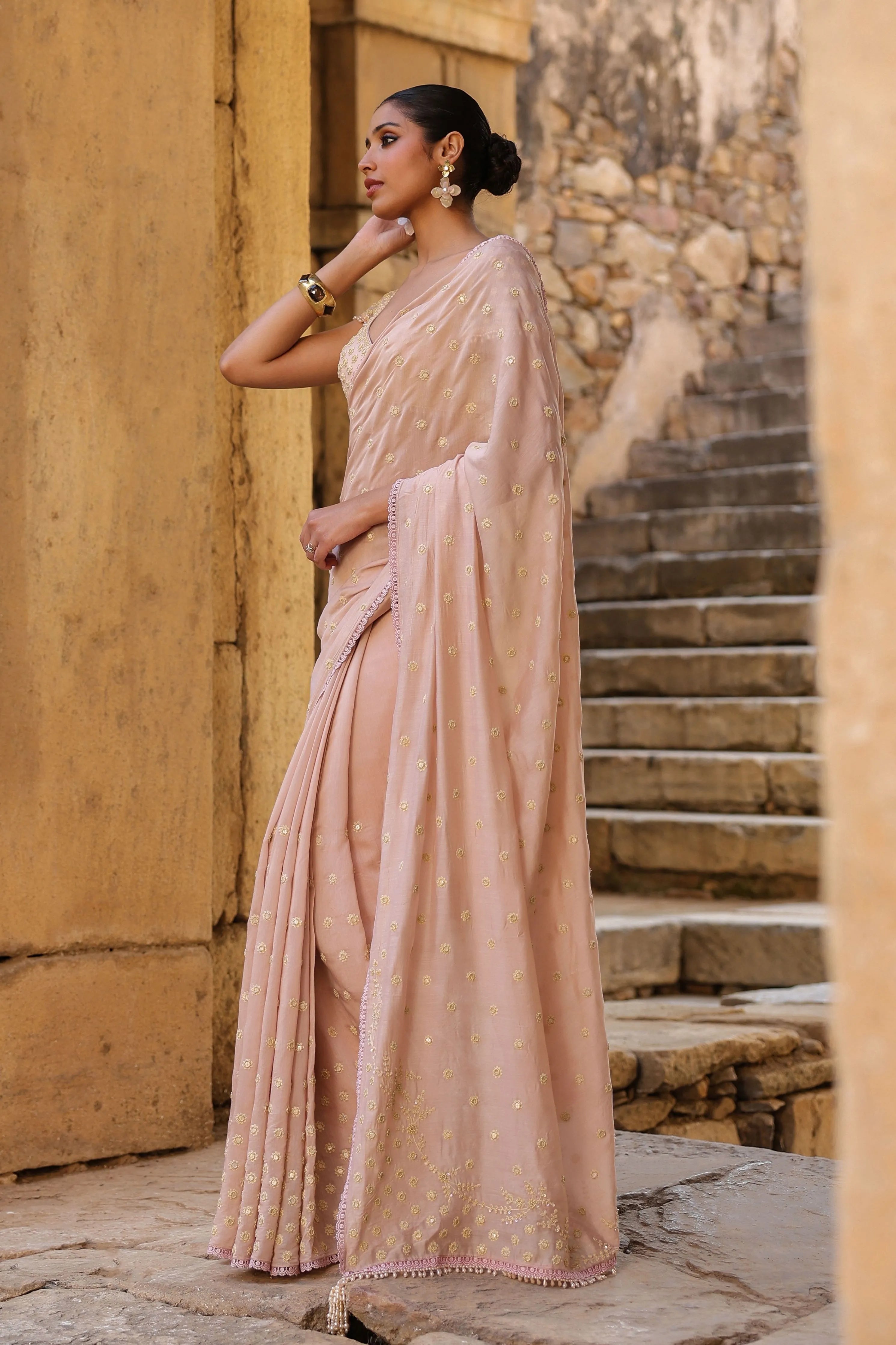 Vaayu Light Pink Heavy Buti Saree Set